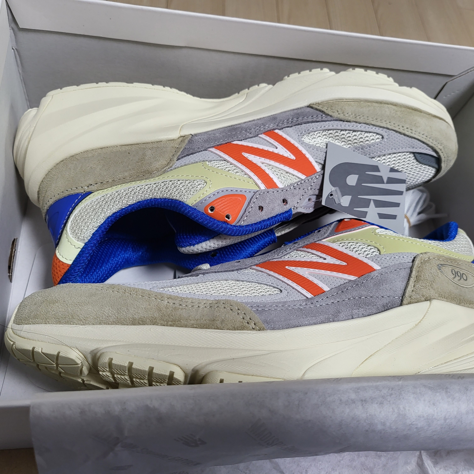 New Balance x Kith x Madison Square Garden 990v6 Made in USA Angora Royal Blue 착용 스타일 - 4