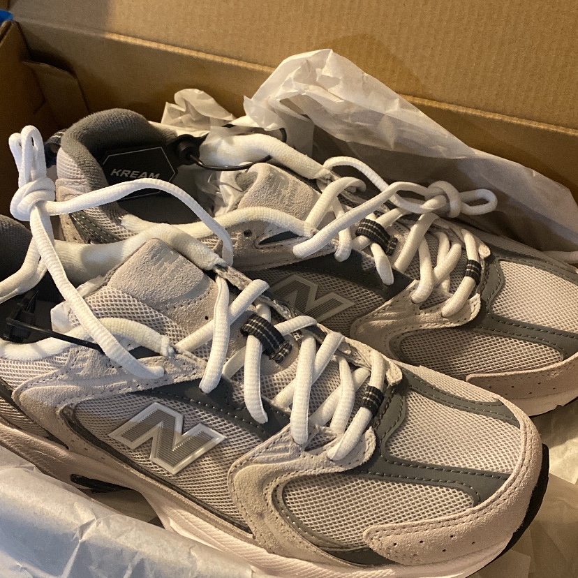 New Balance 530 Classic Grey 착용 스타일
