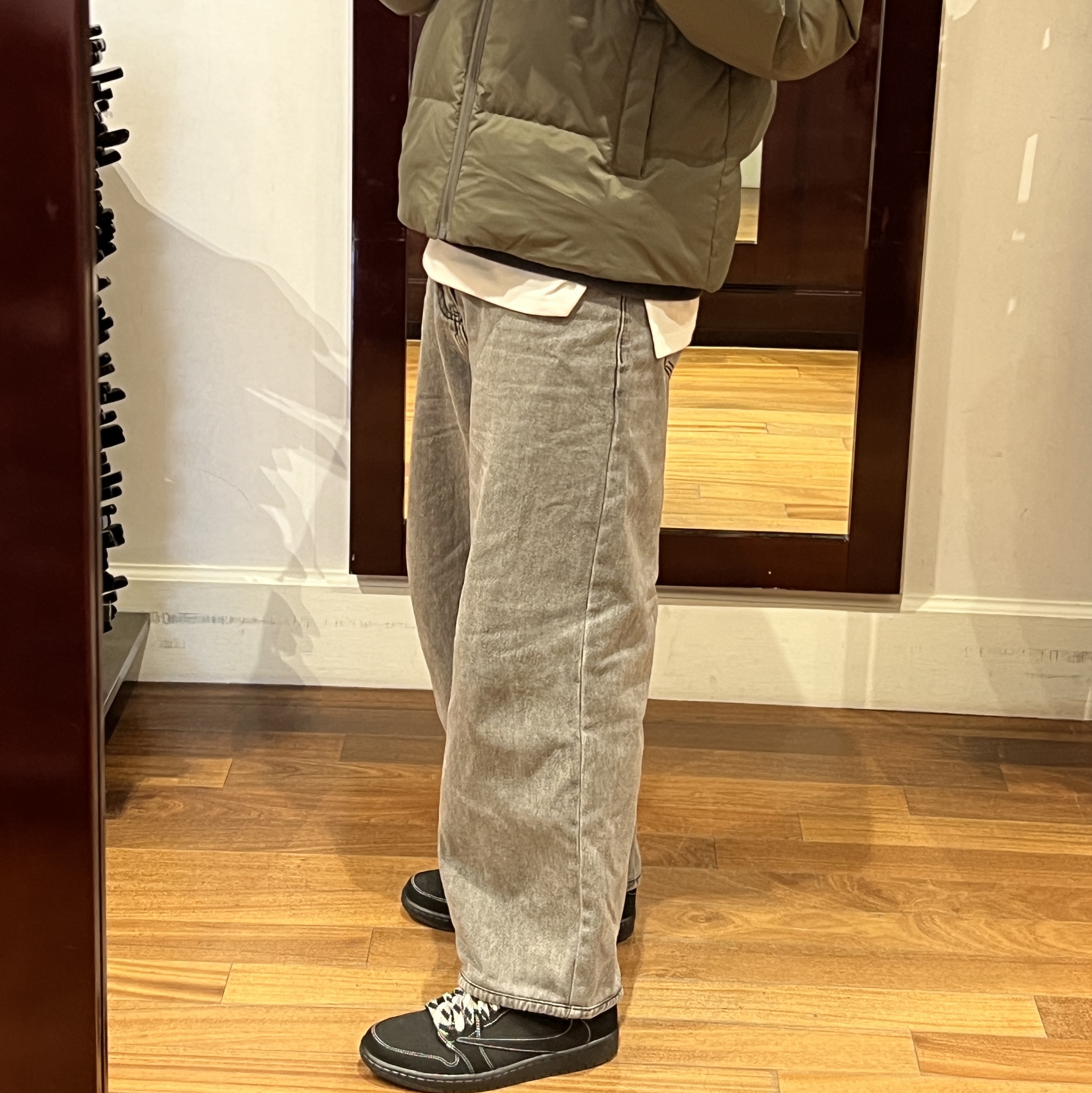 Jordan 1 x Travis Scott Retro Low OG SP Black Phantom 착용 스타일