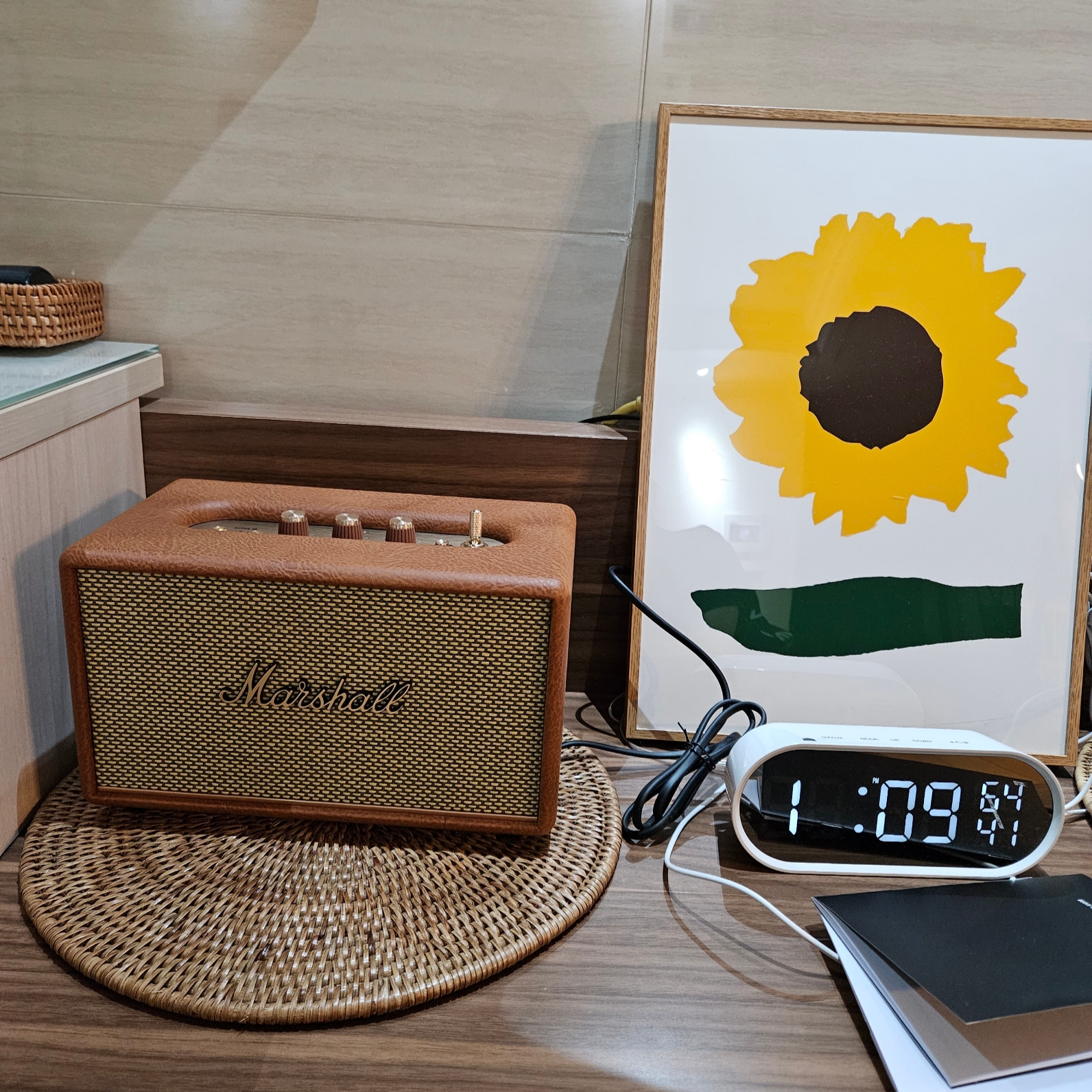 Marshall Acton III Bluetooth Brown (Korean Ver.) 착용 스타일