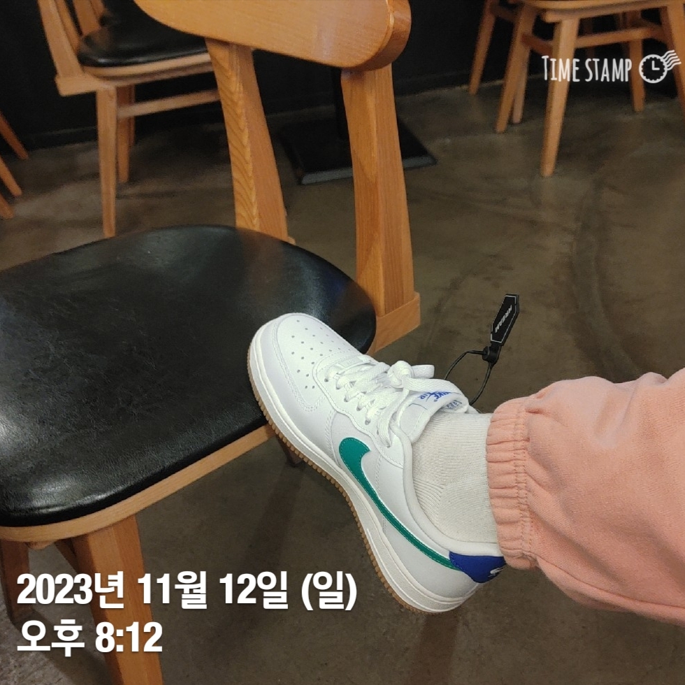 (W) Nike Air Force 1 '07 White Stadium Green 착용 스타일