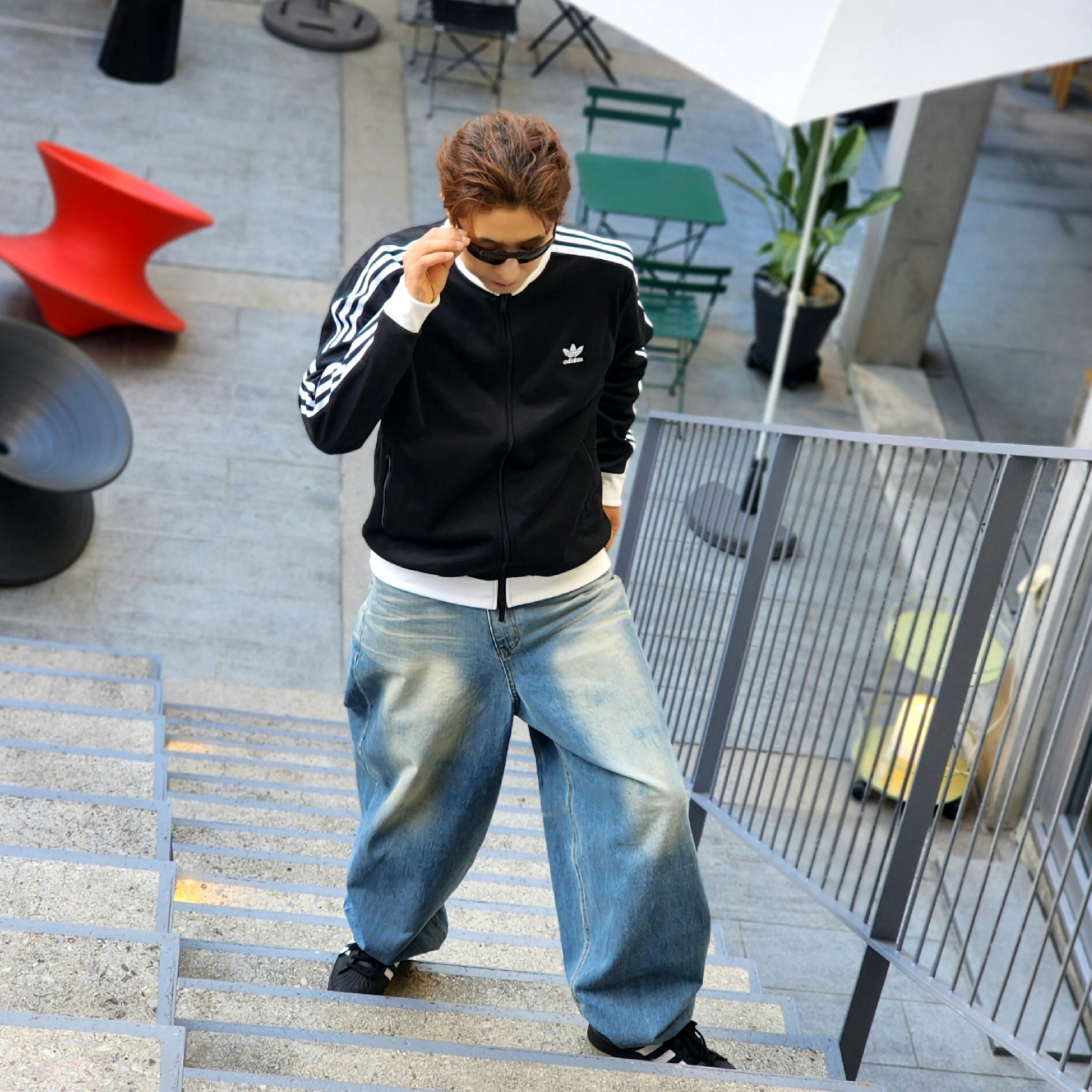 Adidas Superstar Core Black White, Adidas Adicolor Classics Beckenbauer Track Jacket Black - KR Sizing 착용 스타일 - 3