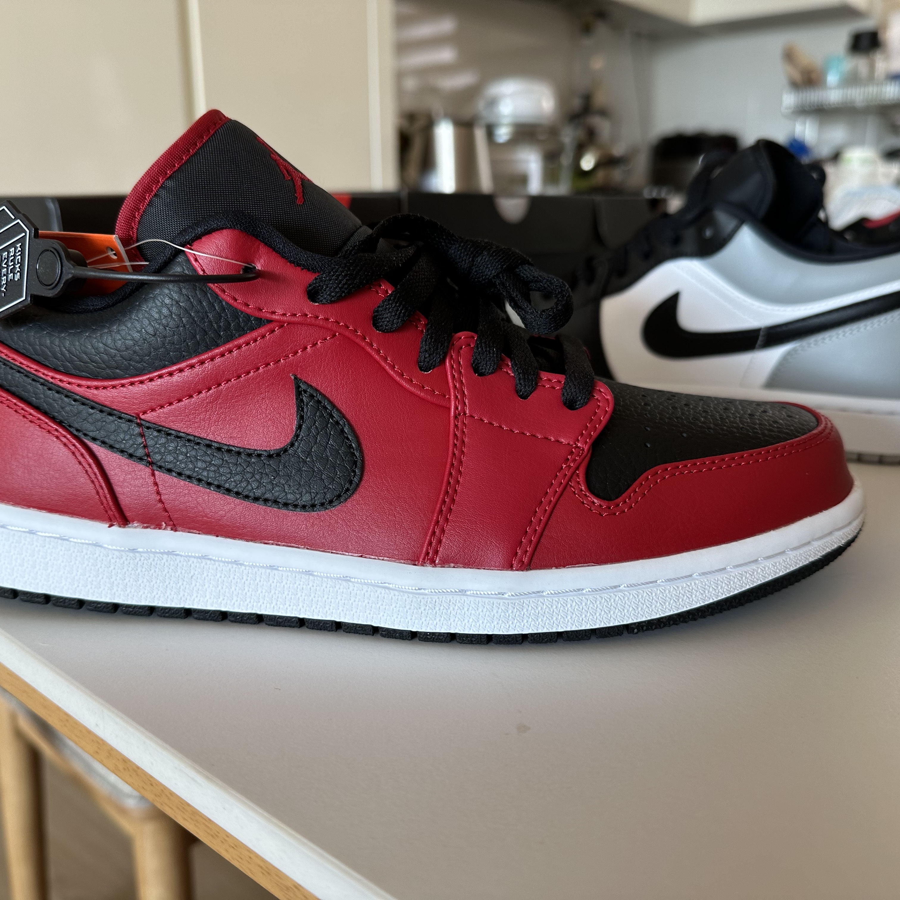 Jordan 1 Low Gym Red Black 착용 스타일 - 4