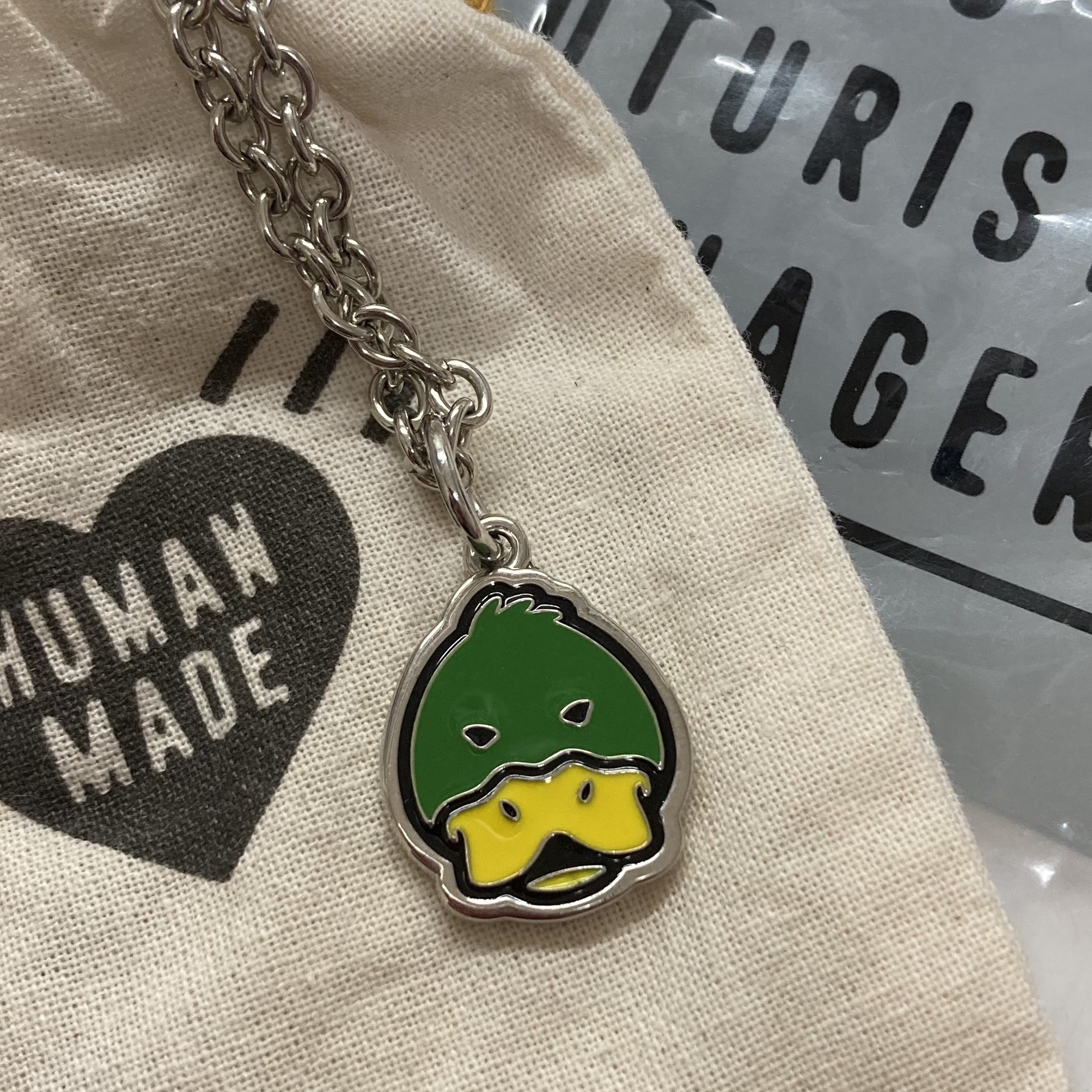 Human Made Animal Necklace Duck Green 착용 스타일 - 1