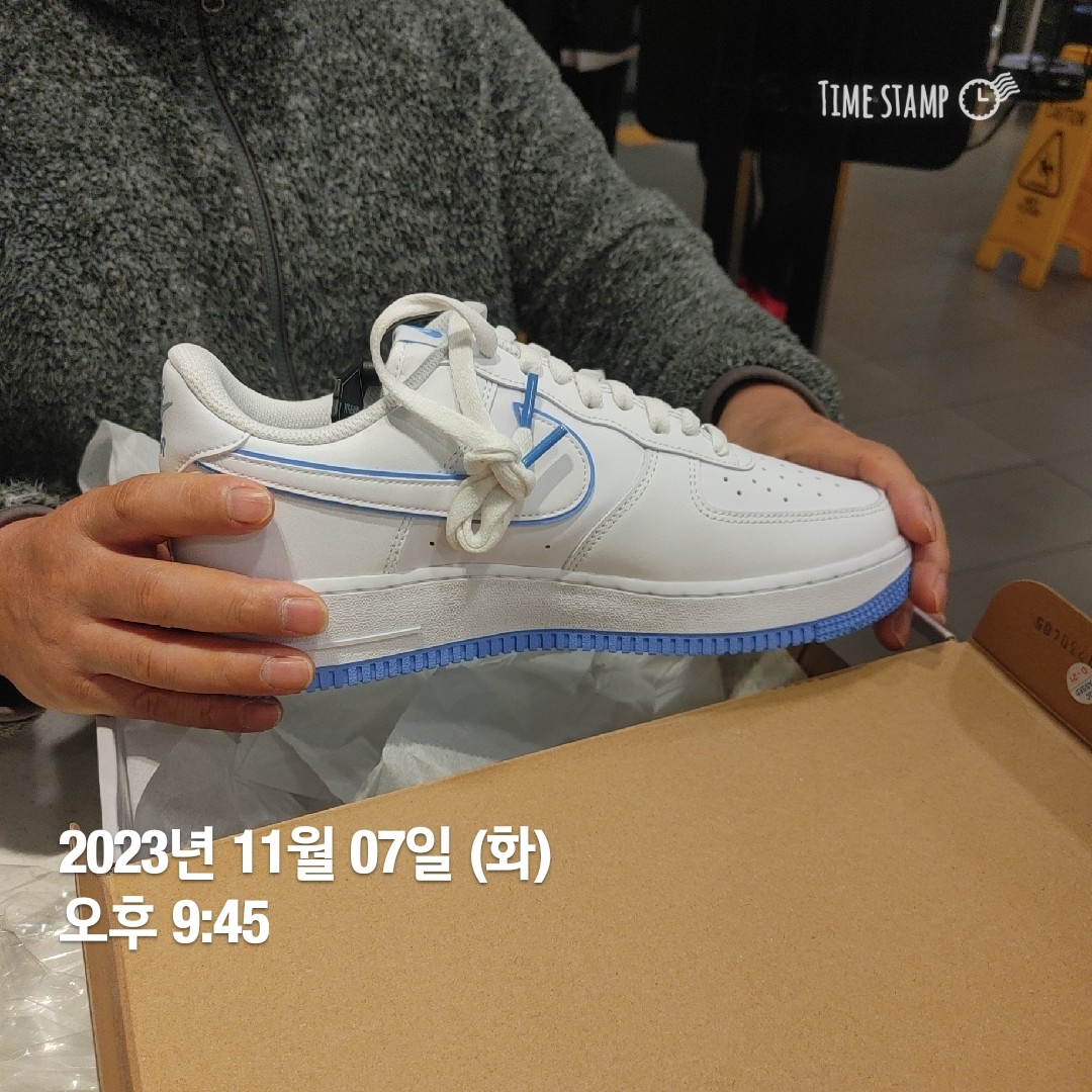 Nike Air Force 1 '07 White University Blue 착용 스타일 - 1