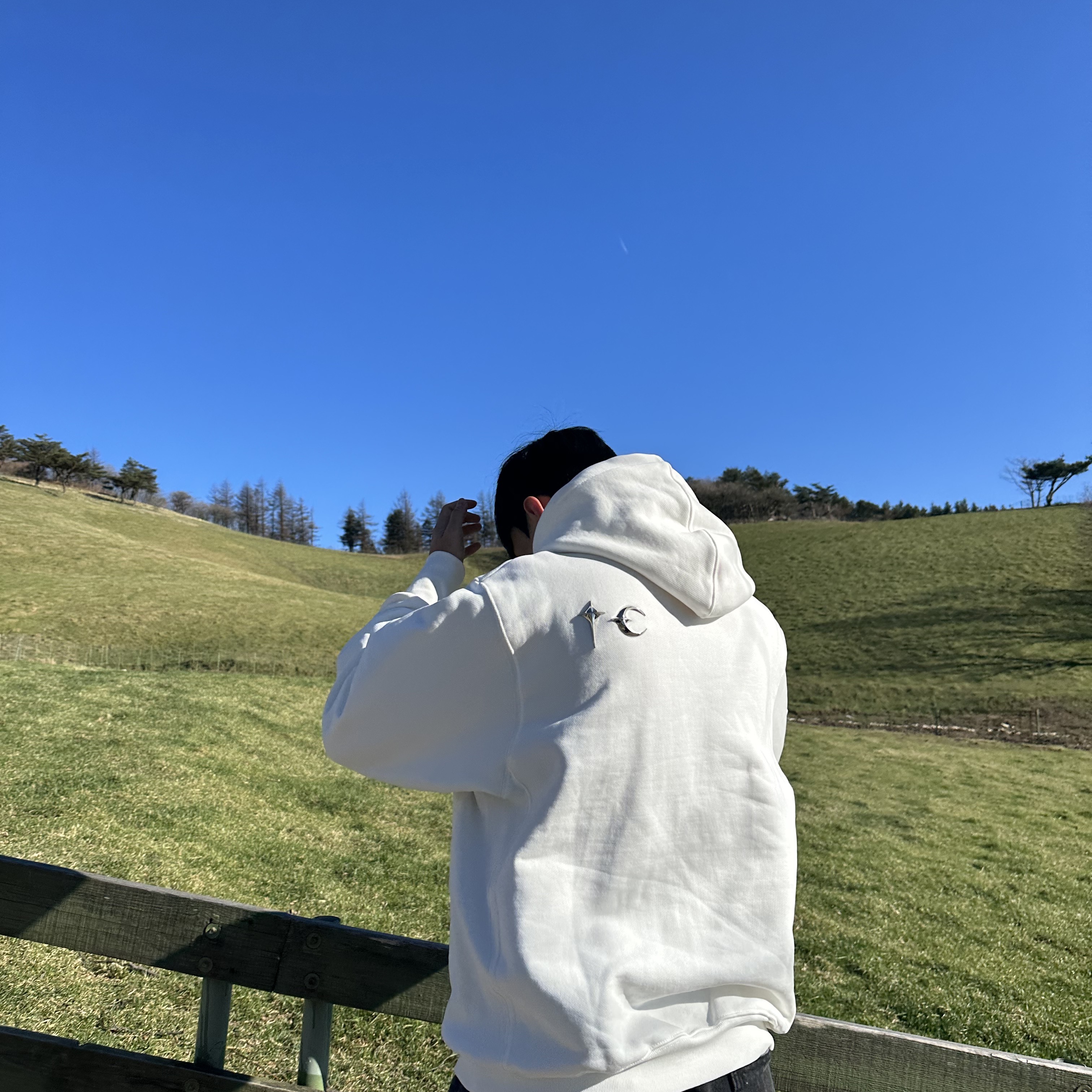 Thug Club Armor Hoodie White 착용 스타일 - 1