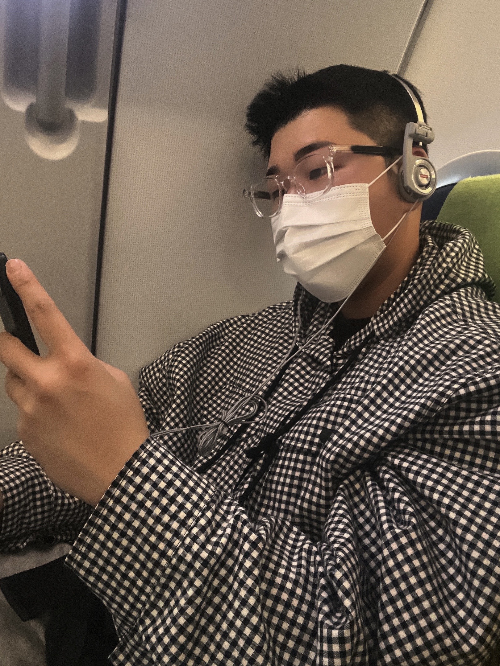 Gentle Monster x Maison Margiela MM010 Clear Black Gradient, Supreme x Koss Portapro Headphones Silver - 23FW 착용 스타일 - 1