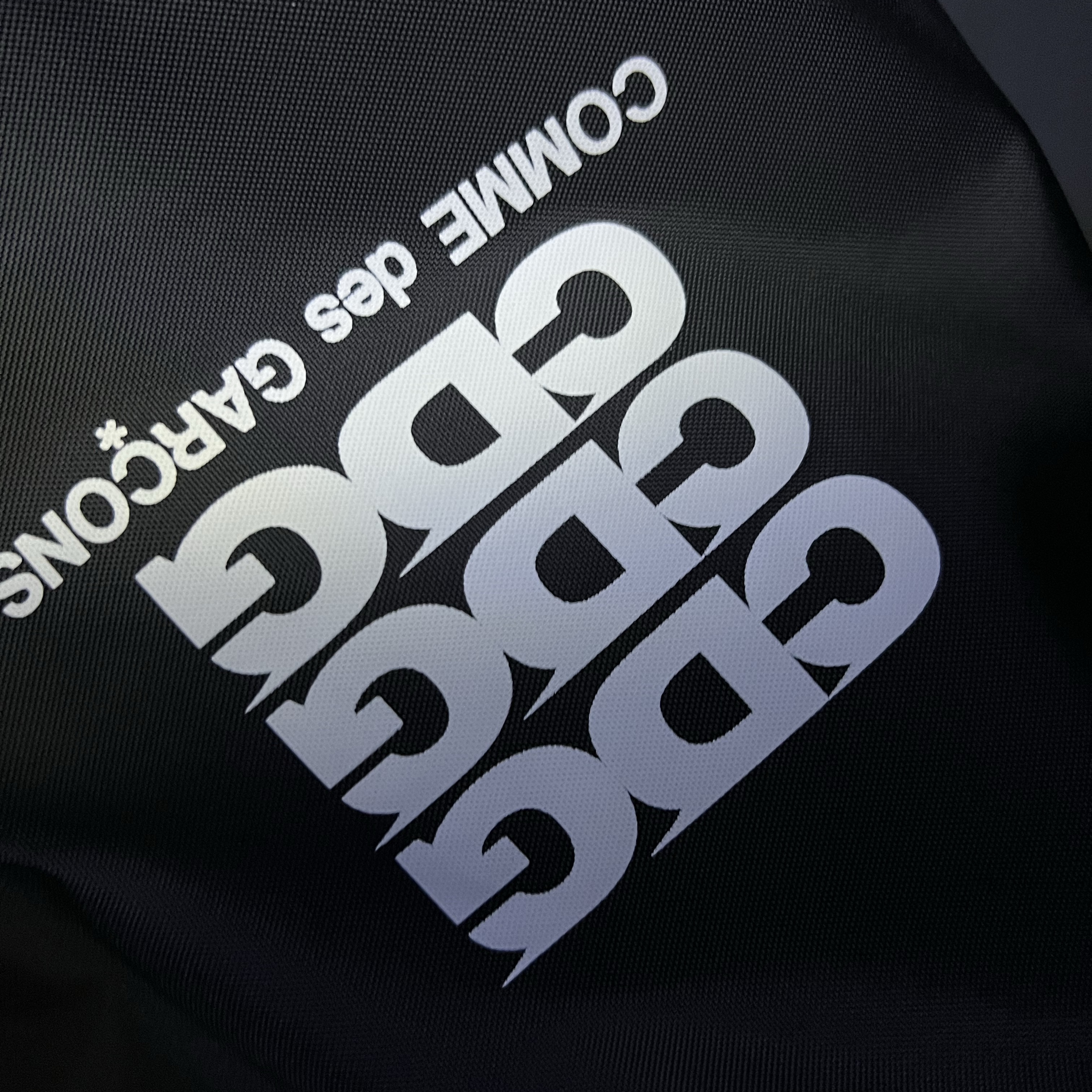 CDG Backpack Black 착용 스타일