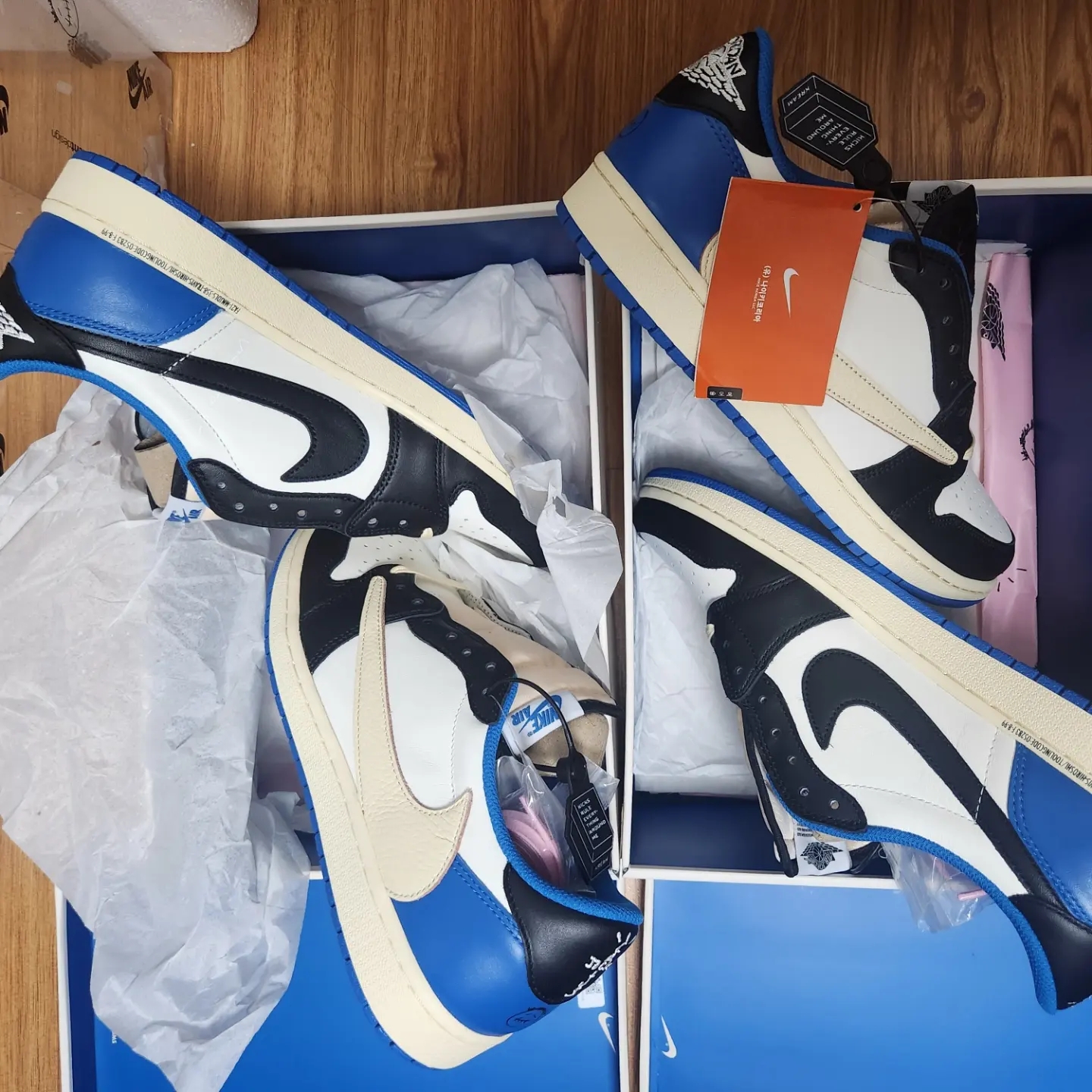 Jordan 1 x Travis Scott x Fragment Retro Low OG SP Military Blue 착용 스타일 - 3