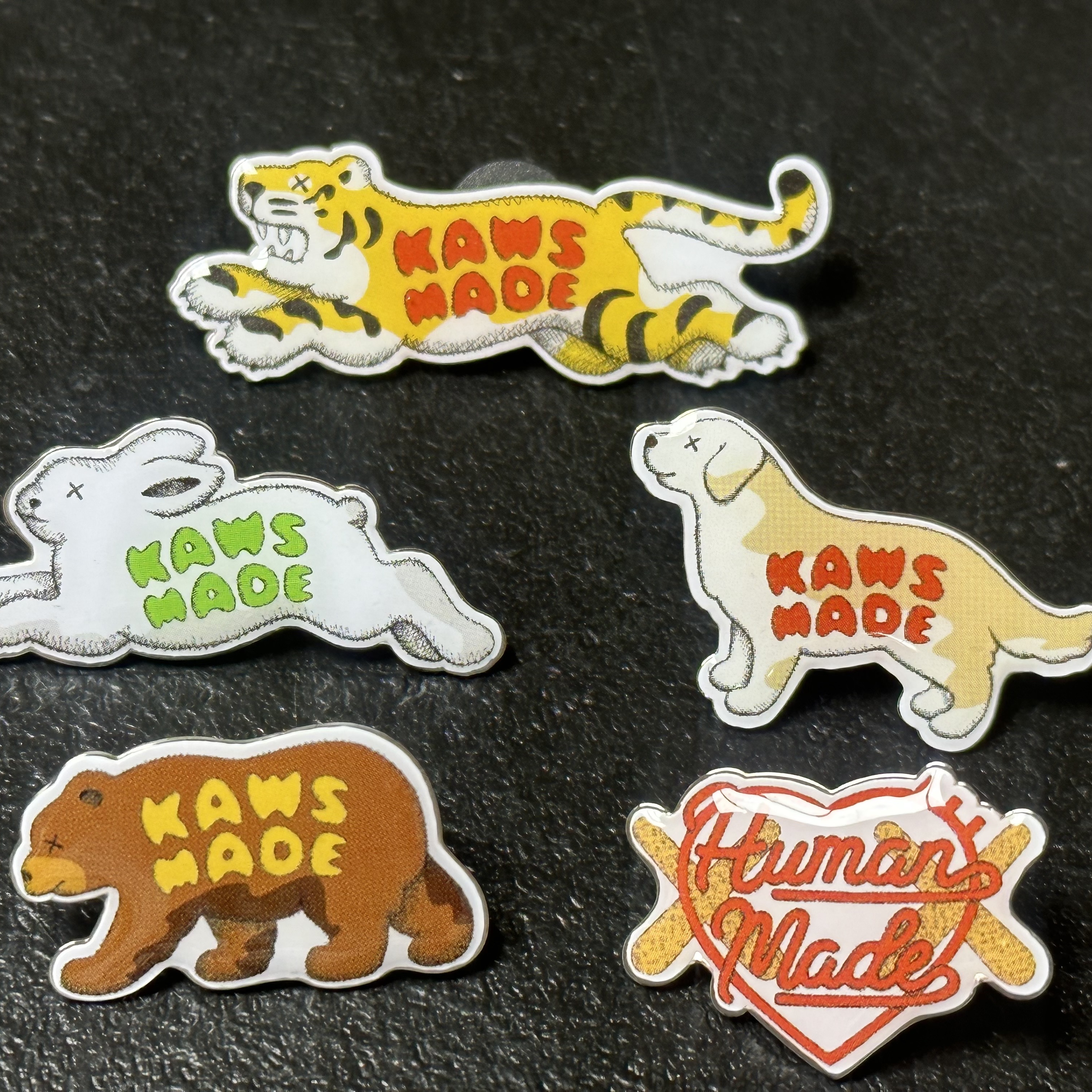 Human Made x Kaws Pin Badge Set Silver (Set of 5) 착용 스타일 - 2