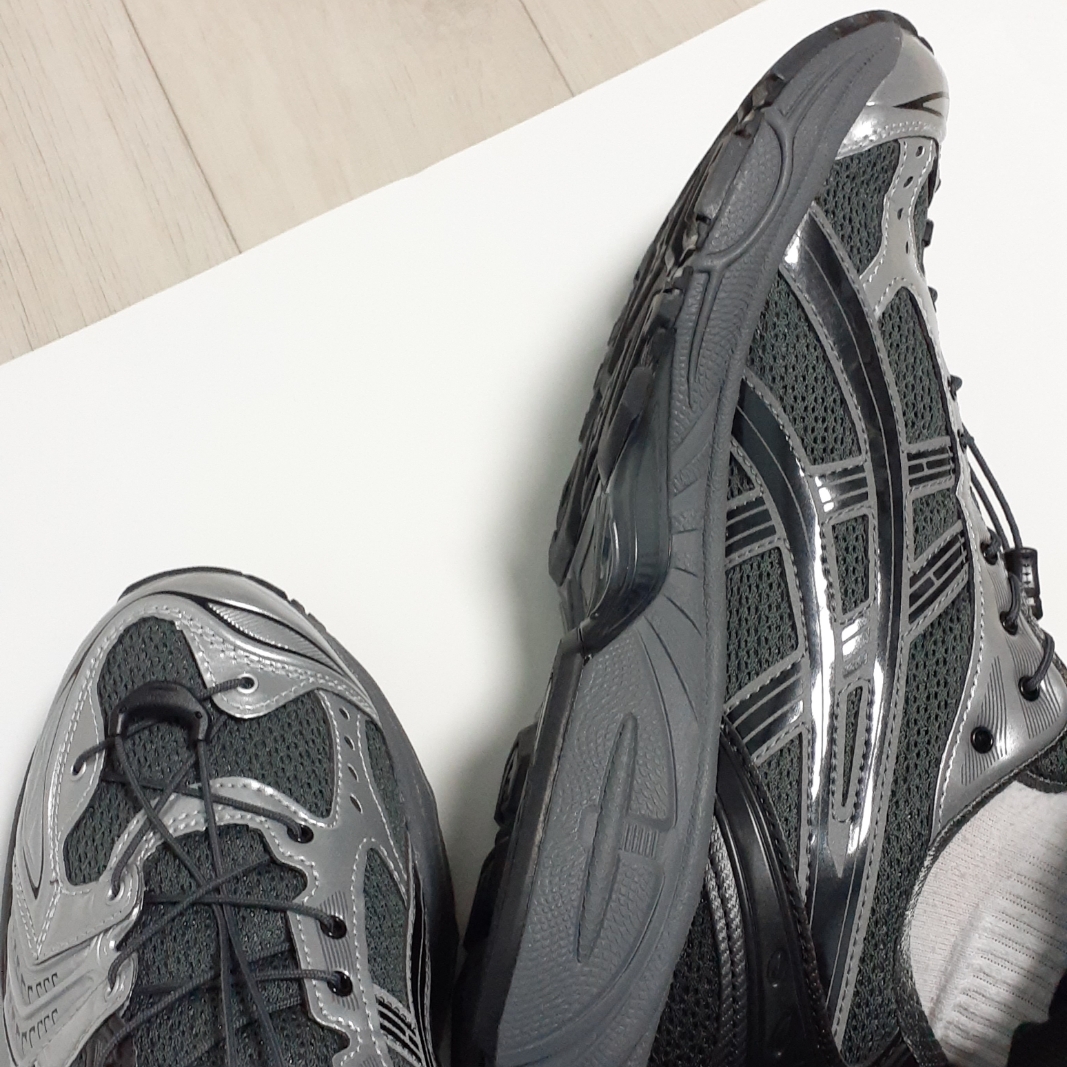 Asics x Unaffected Gel-Kayano 14 Silver Moon 착용 스타일