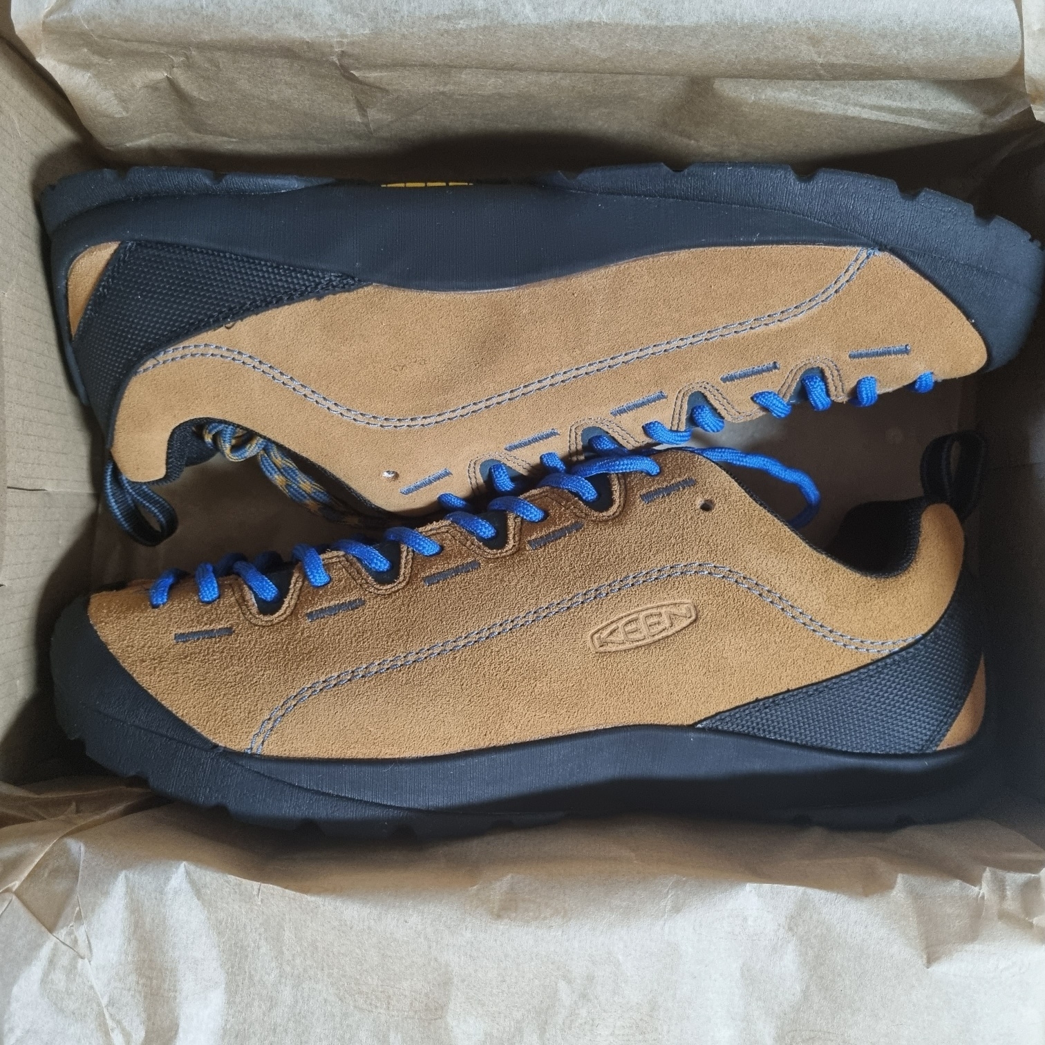 Keen Jasper Suede Sneakers Camel 착용 스타일