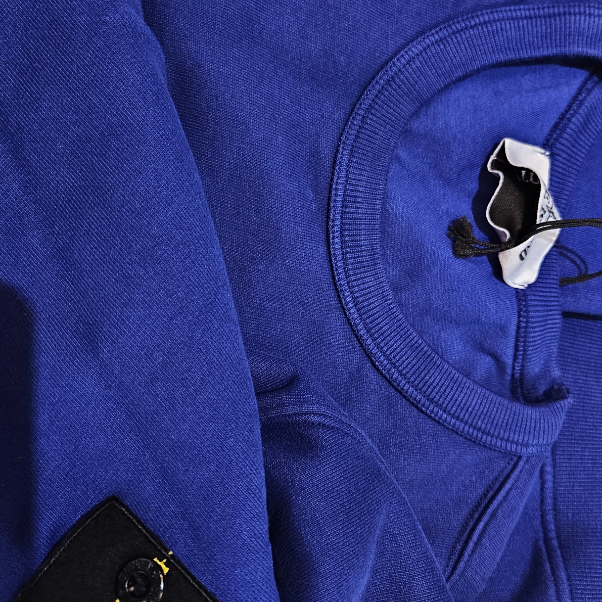 Stone Island 62420 Brushed Cotton Fleece Garment Dyed Crewneck Sweatshirt Ultramarine Blue - 23FW, Stone Island 62420 Brushed Cotton Fleece Garment Dyed Crewneck Sweatshirt Black - 23FW 착용 스타일 - 4