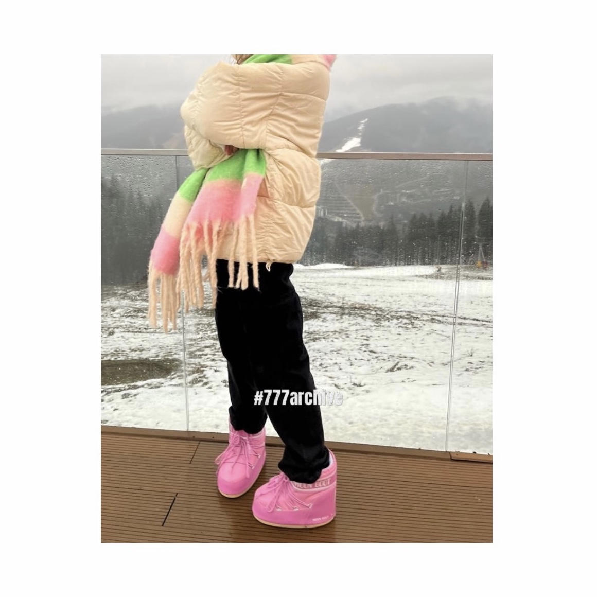 (W) Moon Boot Icon Nylon Boots Black, (W) Moon Boot Icon Low Nylon Boots Cream 착용 스타일 - 10
