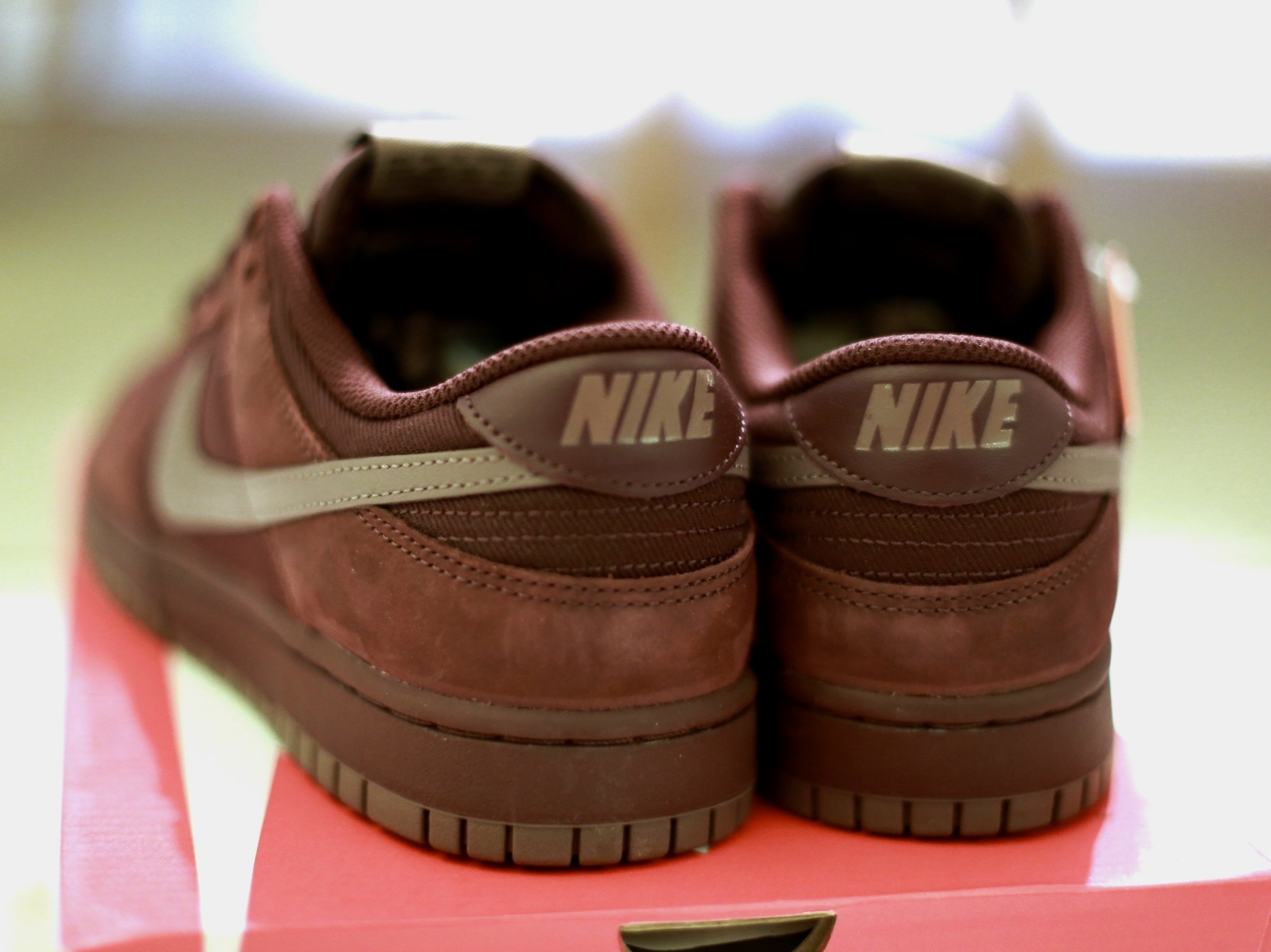 Nike Dunk Low PRM Burgundy Crush 착용 스타일 - 3