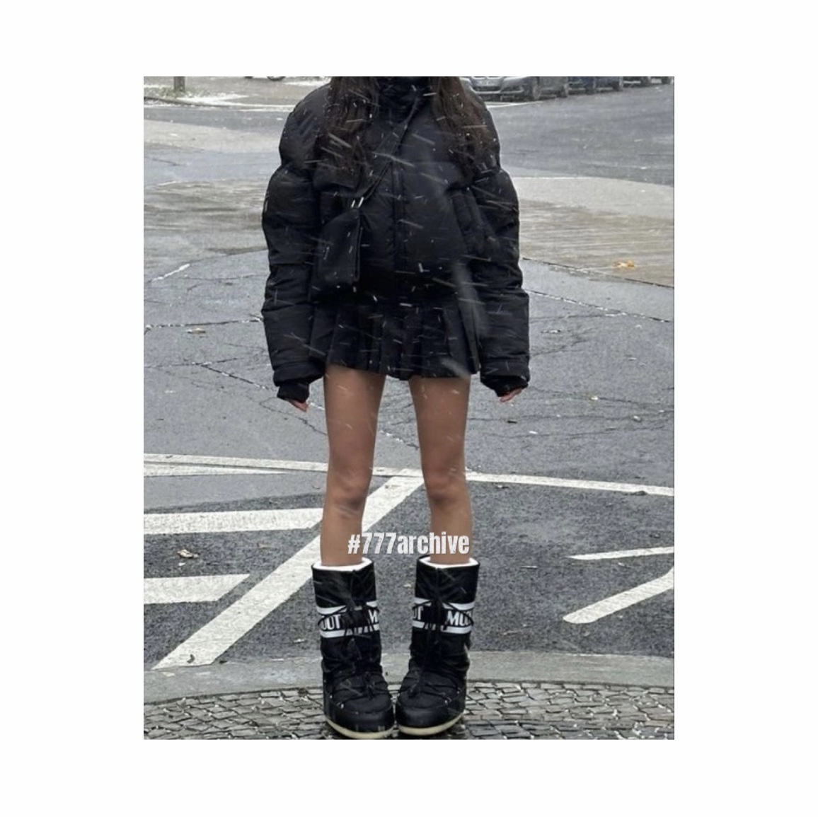 (W) Moon Boot Icon Nylon Boots Black, (W) Moon Boot Icon Low Nylon Boots Cream 착용 스타일 - 2