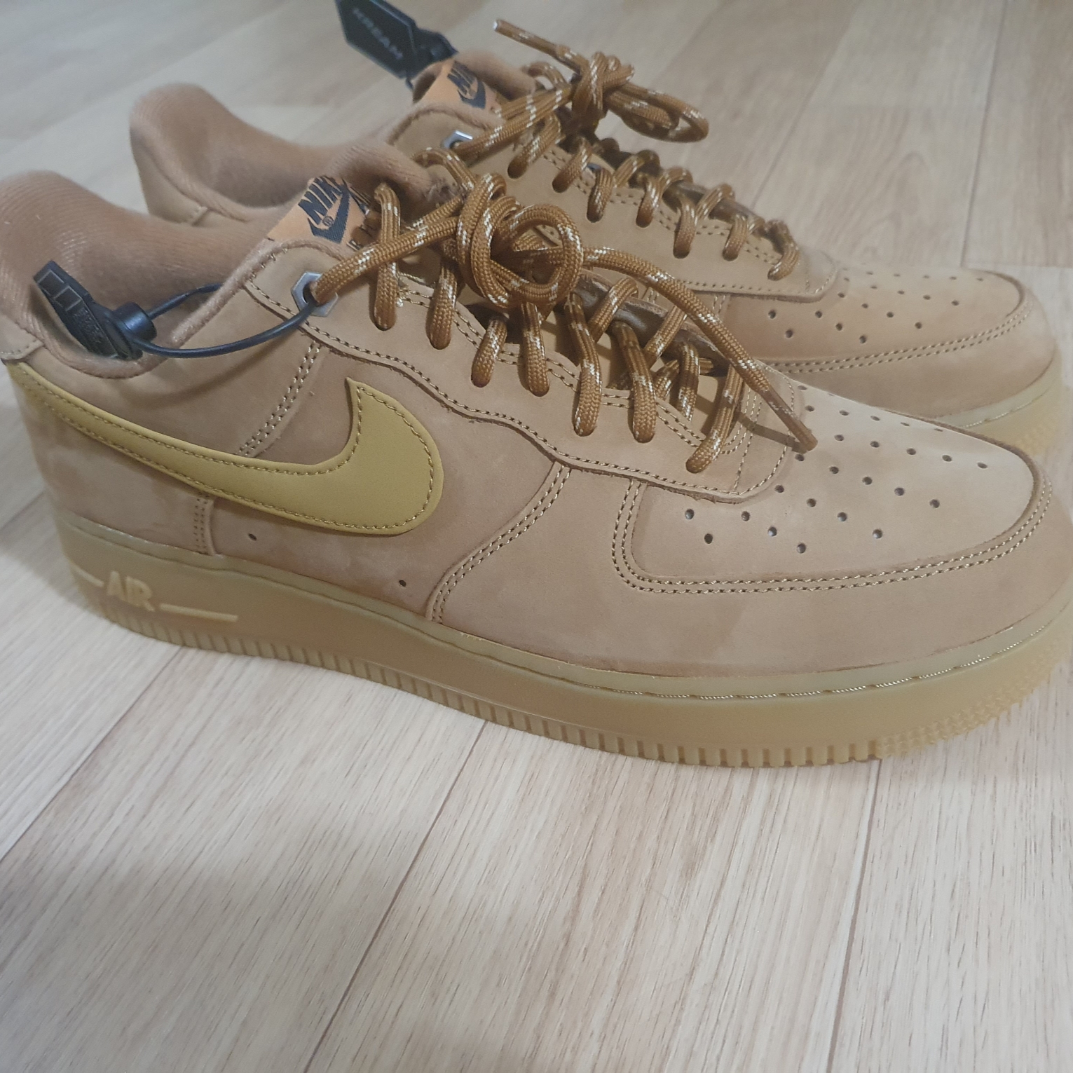 Nike Air Force 1 '07 WB Flax 착용 스타일
