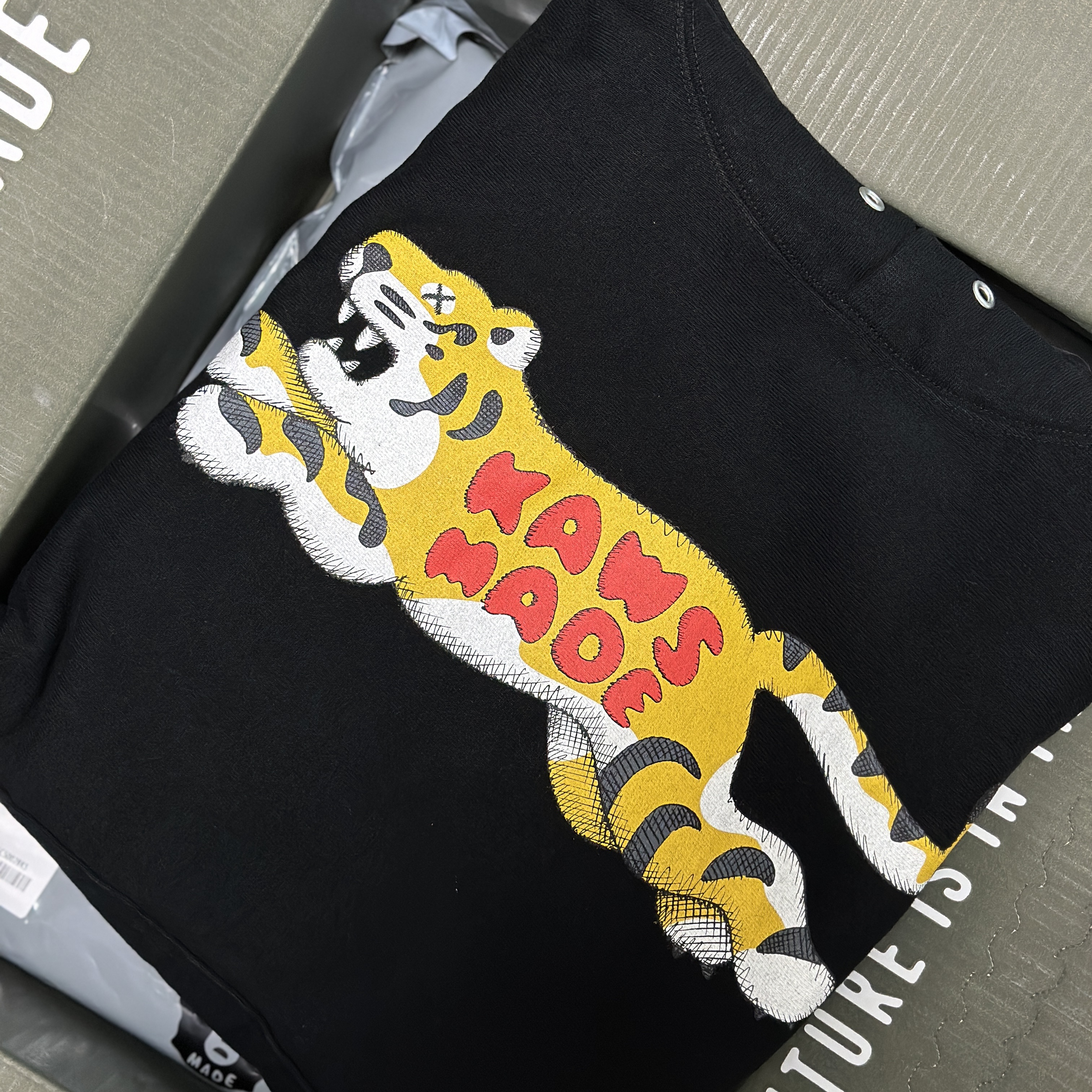 Human Made x Kaws Hoodie #2 Black 착용 스타일