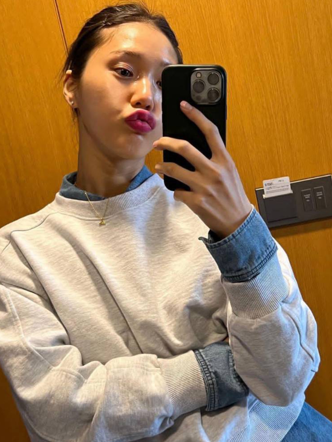 Isabel Marant Atley Logo Sweater Midnight - 22FW, Y-3 Classic Logo Sweatshirt Heather Grey 착용 스타일 - 4