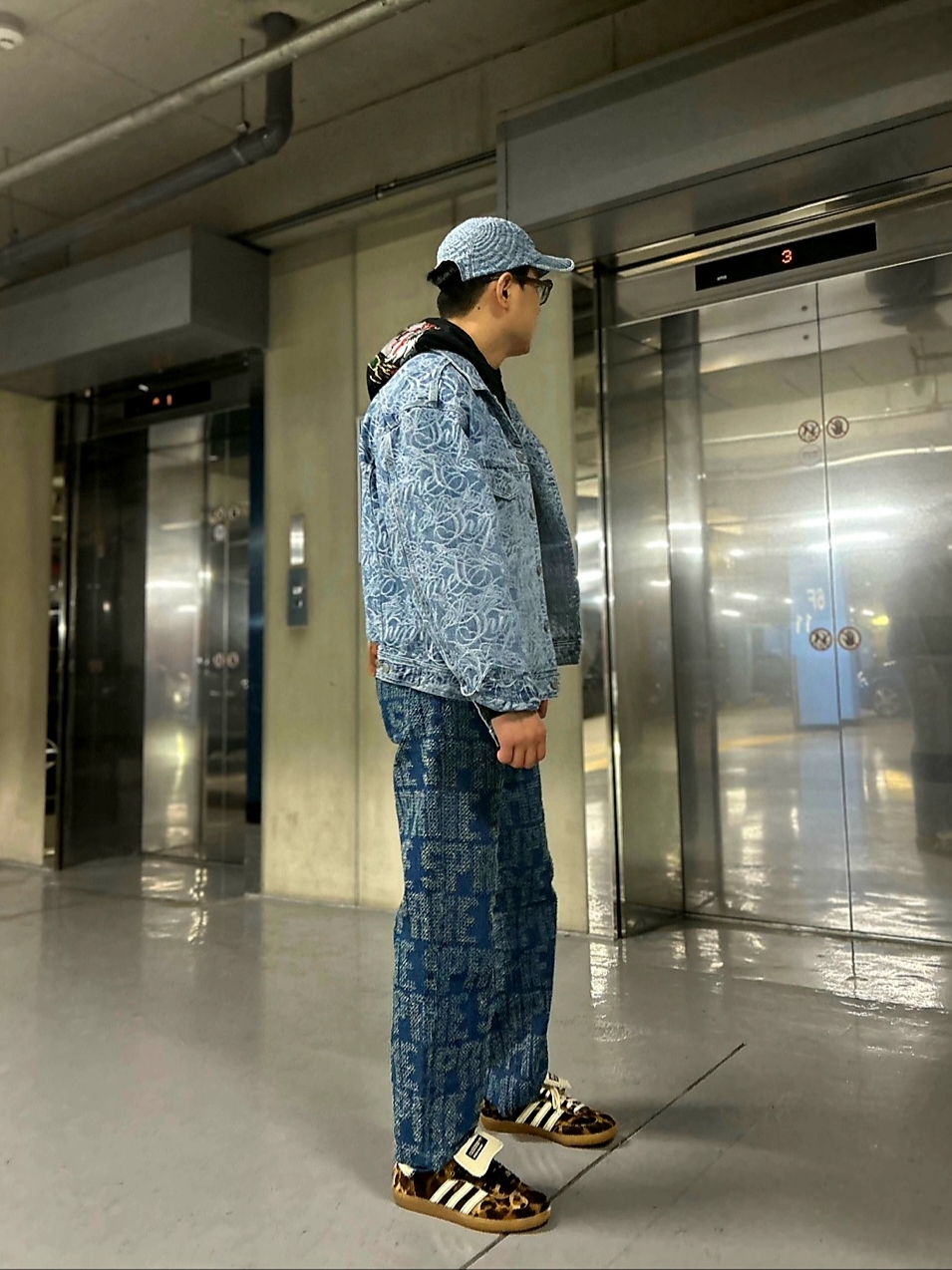 Adidas x Wales Bonner Pony Leo Samba Dark Brown Cream White, Supreme Script Jacquard Denim Trucker Jacket Washed Blue - 22FW 착용 스타일 - 1