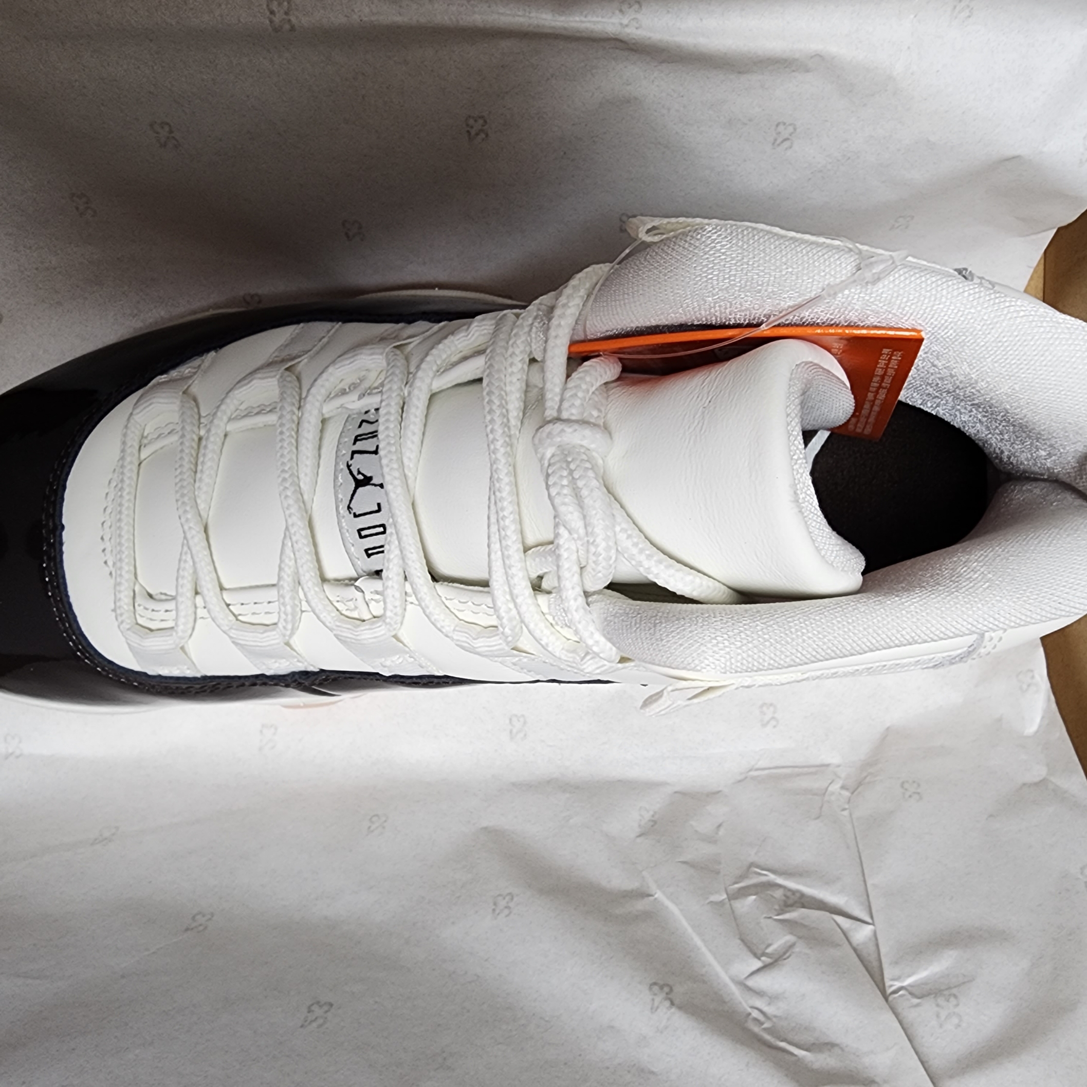 (W) Jordan 11 Retro Neapolitan 착용 스타일 - 6