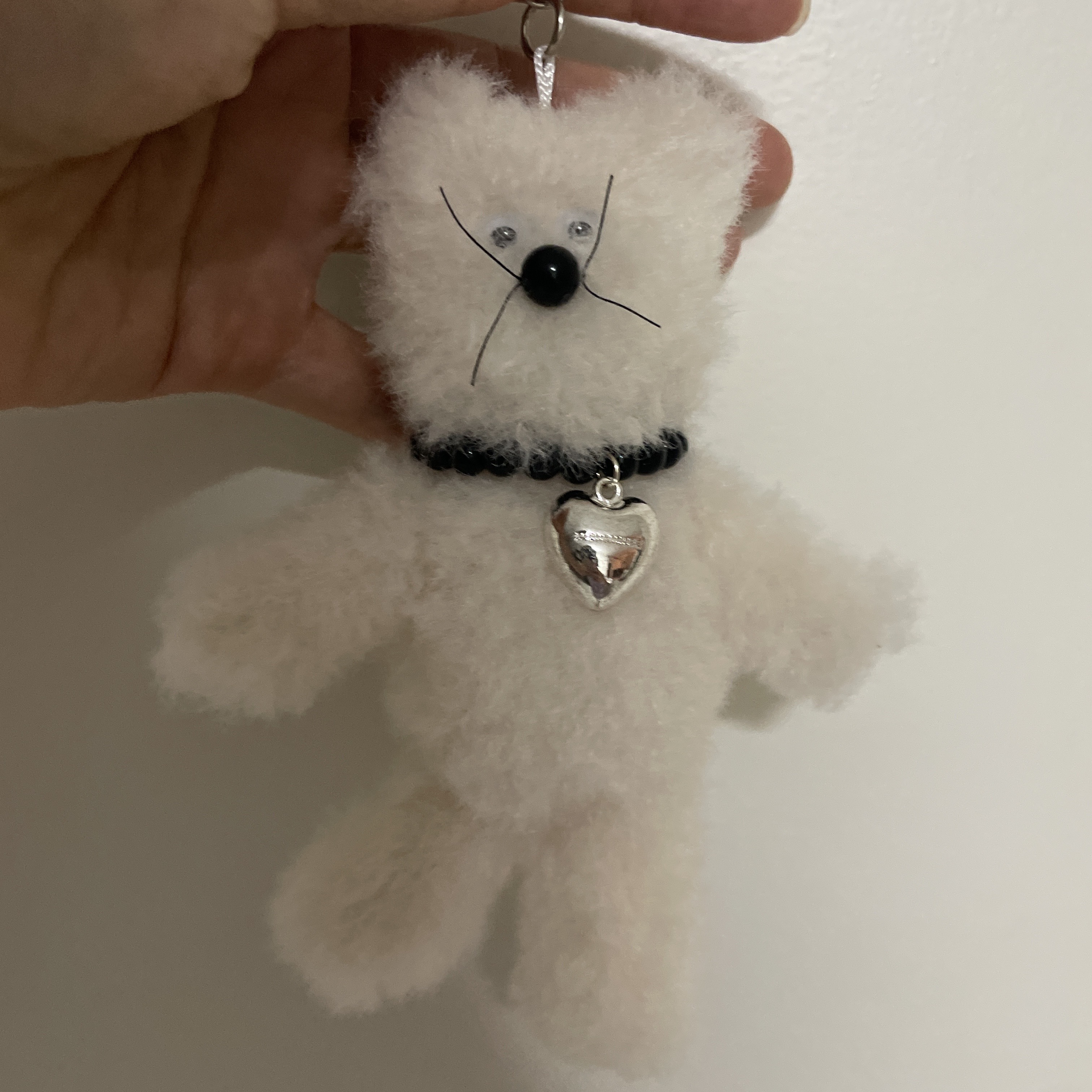 [KREAM 단독] Monamhee Creami Keyring Cream 착용 스타일