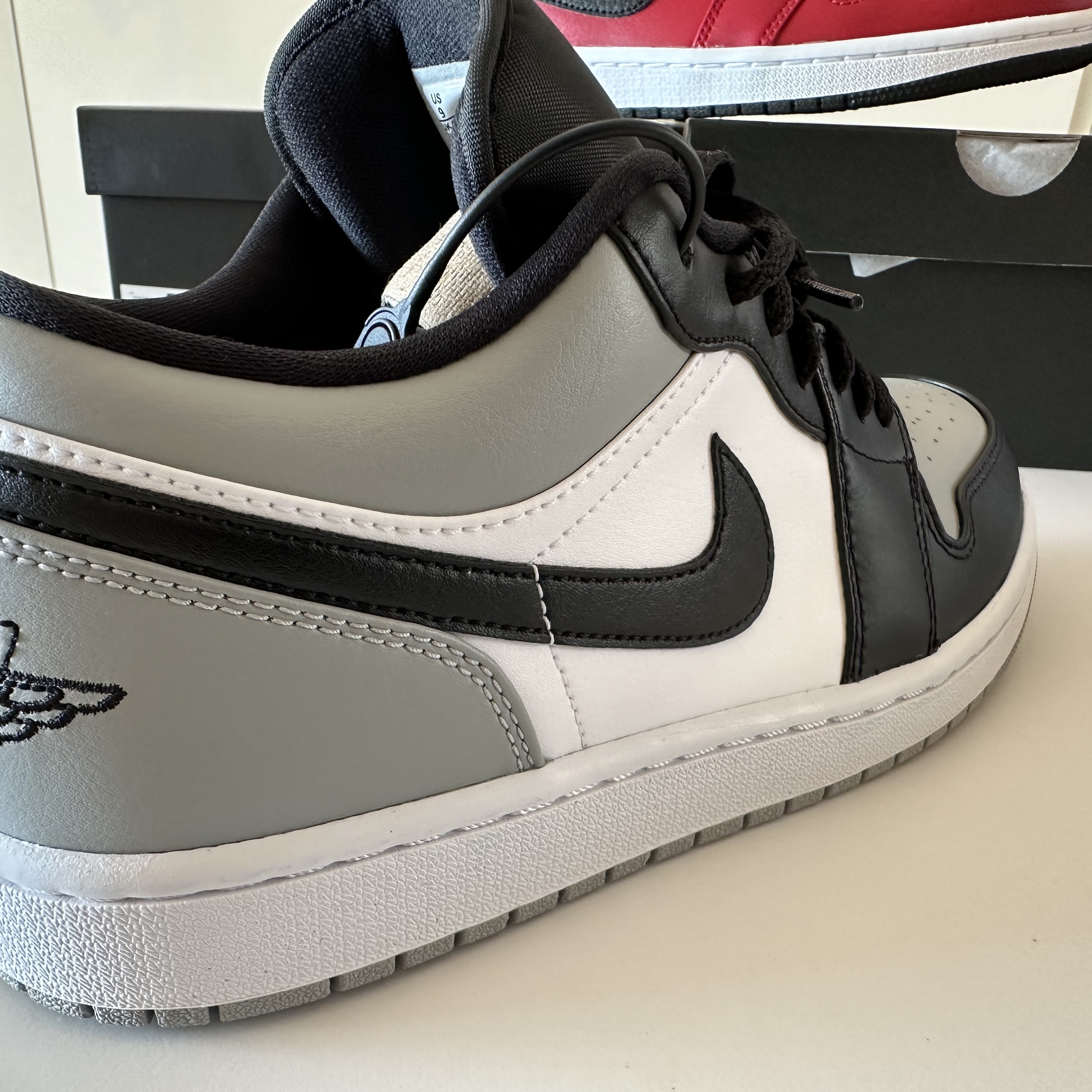 Jordan 1 Low Light Smoke Grey Black 착용 스타일 - 3