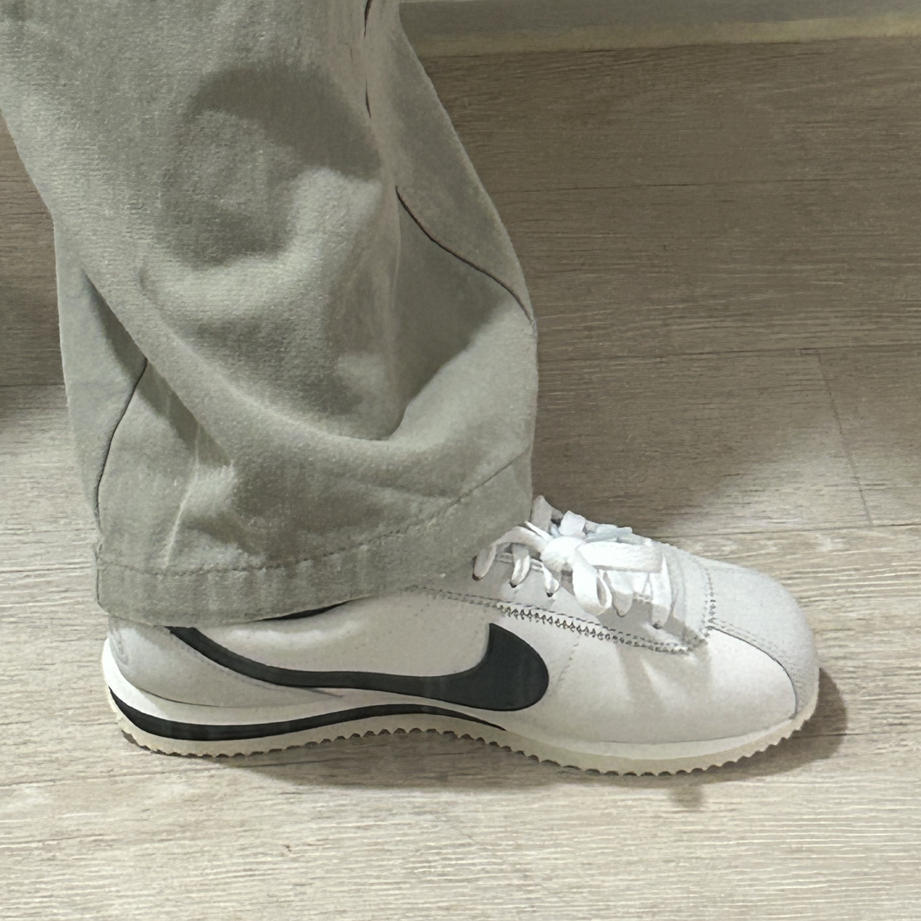 (W) Nike Cortez SE Supersonic Phantom Light Bone 착용 스타일 - 1