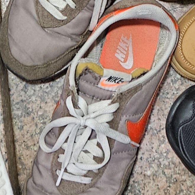 Nike Daybreak SP Vegas Gold College Orange 착용 스타일