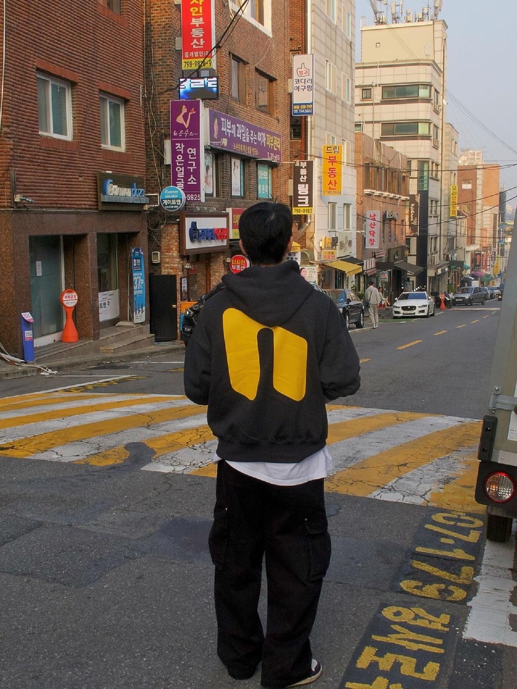 Netherworld Sporty Hoodie Smoke Gray 착용 스타일