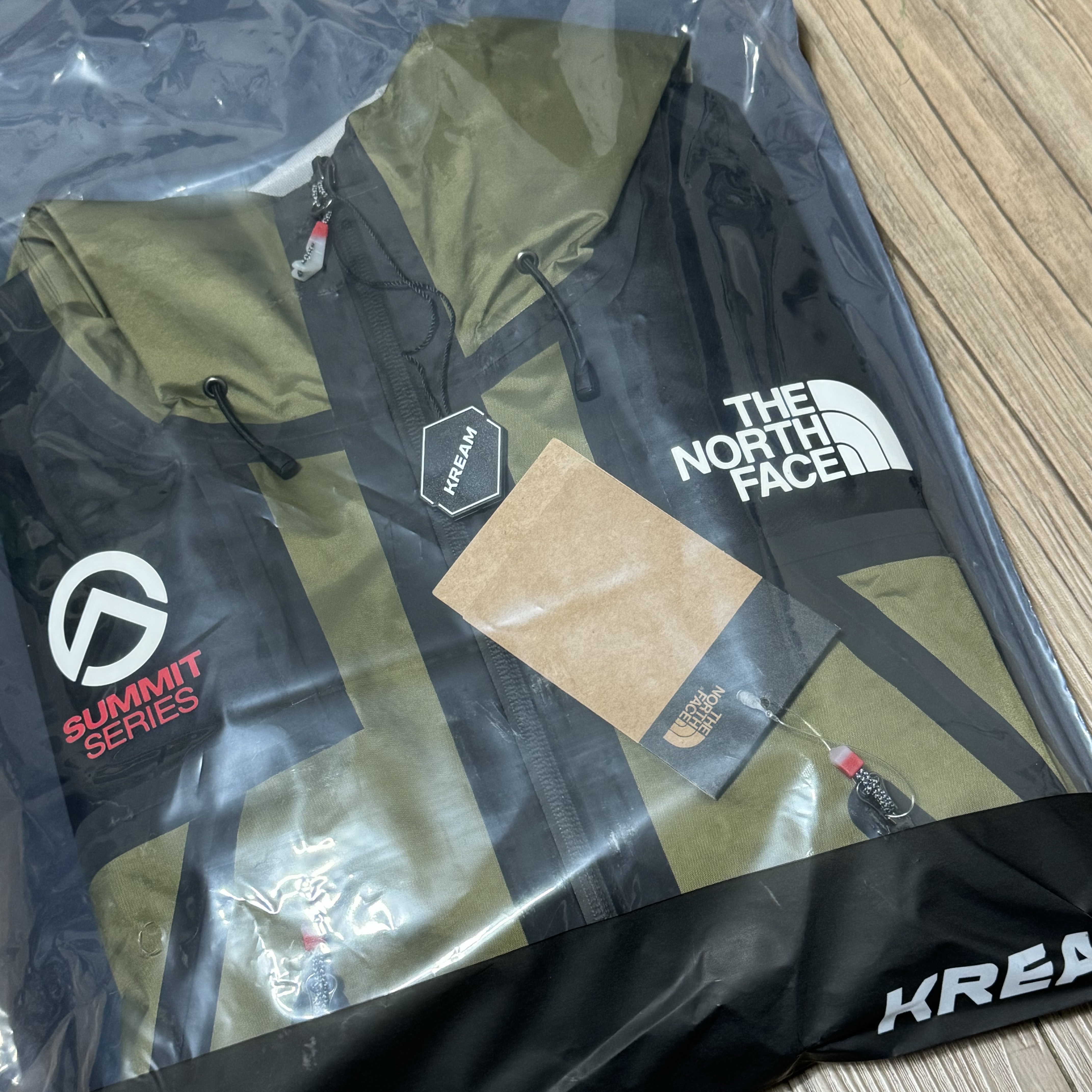 Supreme x The North Face Summit Series Outer Tape Seam Jacket Olive - 21SS 착용 스타일