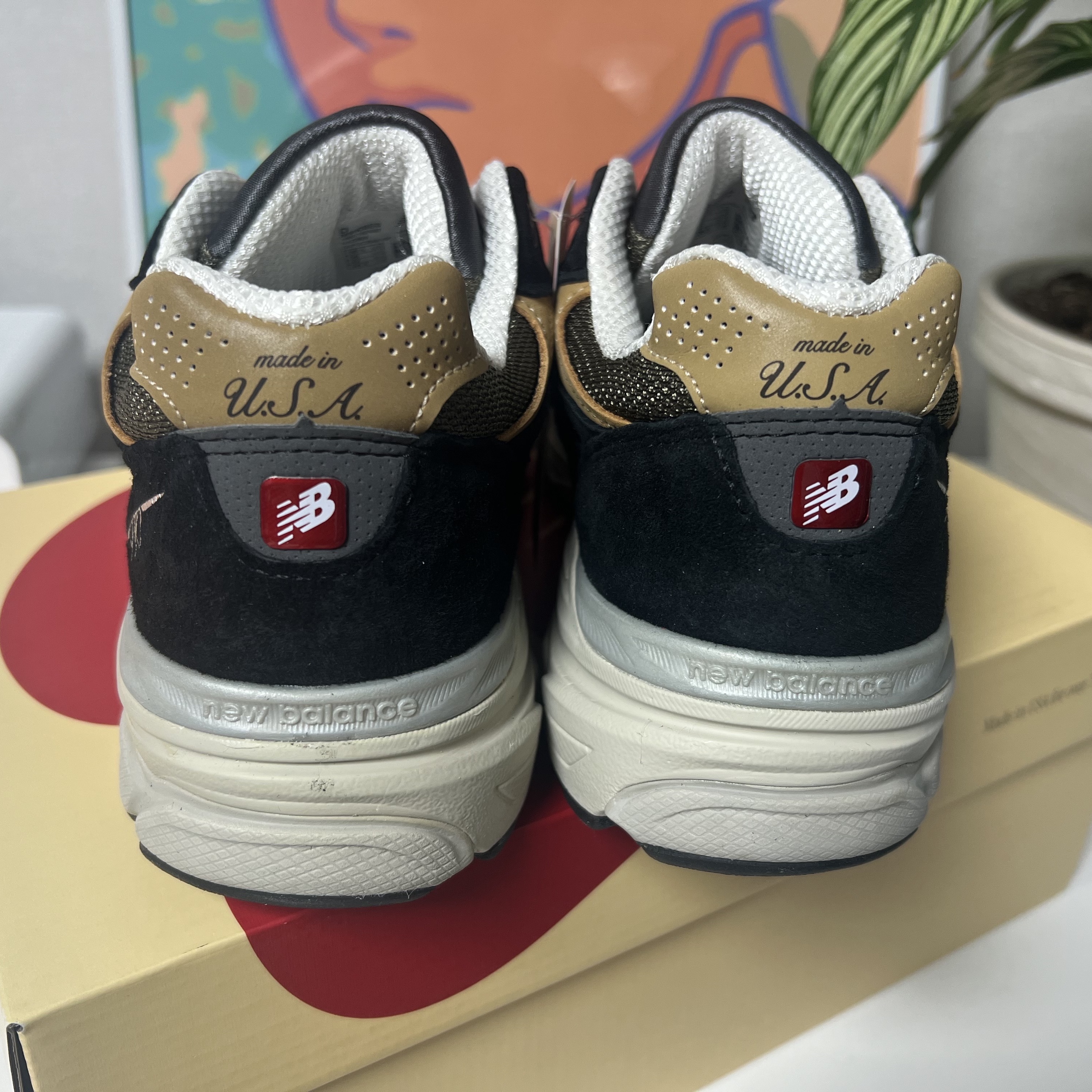 New Balance 990v3 Made in USA Black Tan 착용 스타일 - 3