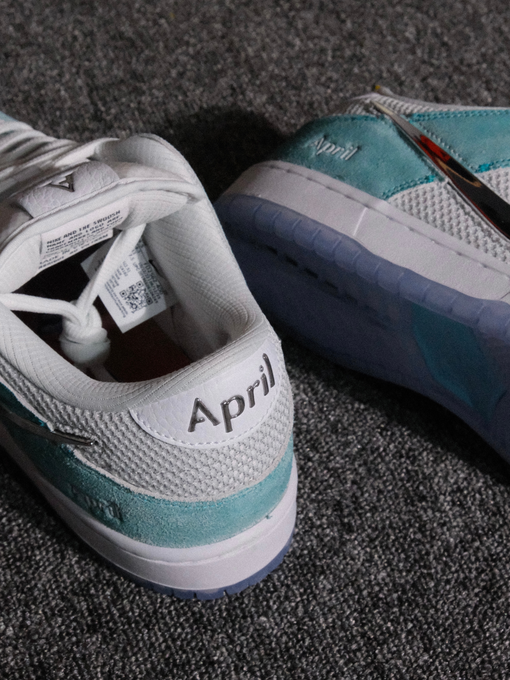 Nike x April Skateboards SB Dunk Low Pro QS Racer Blue Metallic Silver 착용 스타일 - 2