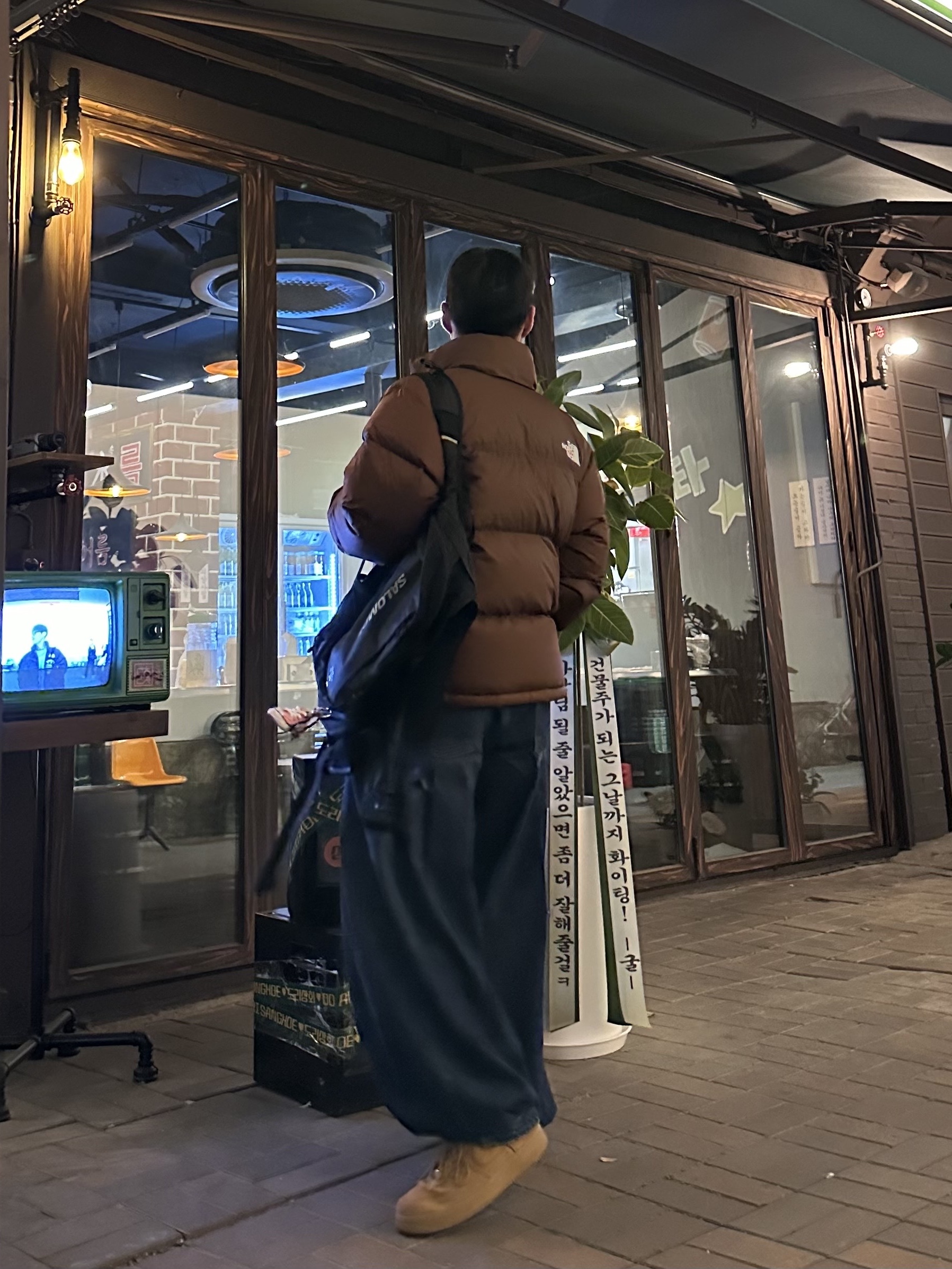 The North Face 1996 Retro Nuptse Jacket Dark Oak, Nike x Supreme Air Force 1 Low Flax 착용 스타일 - 1