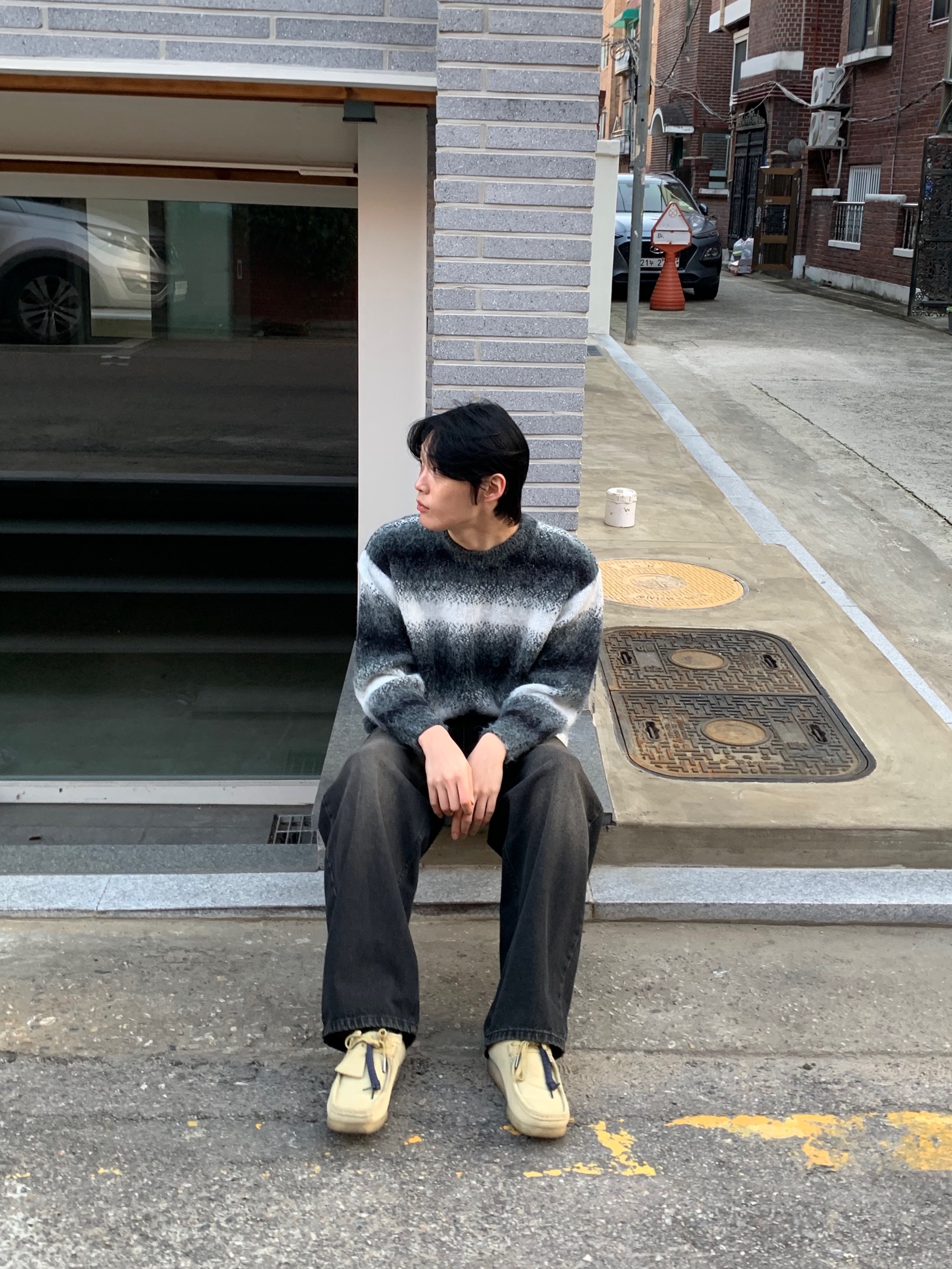 Clarks Wallabee Maple Suede 착용 스타일 - 2