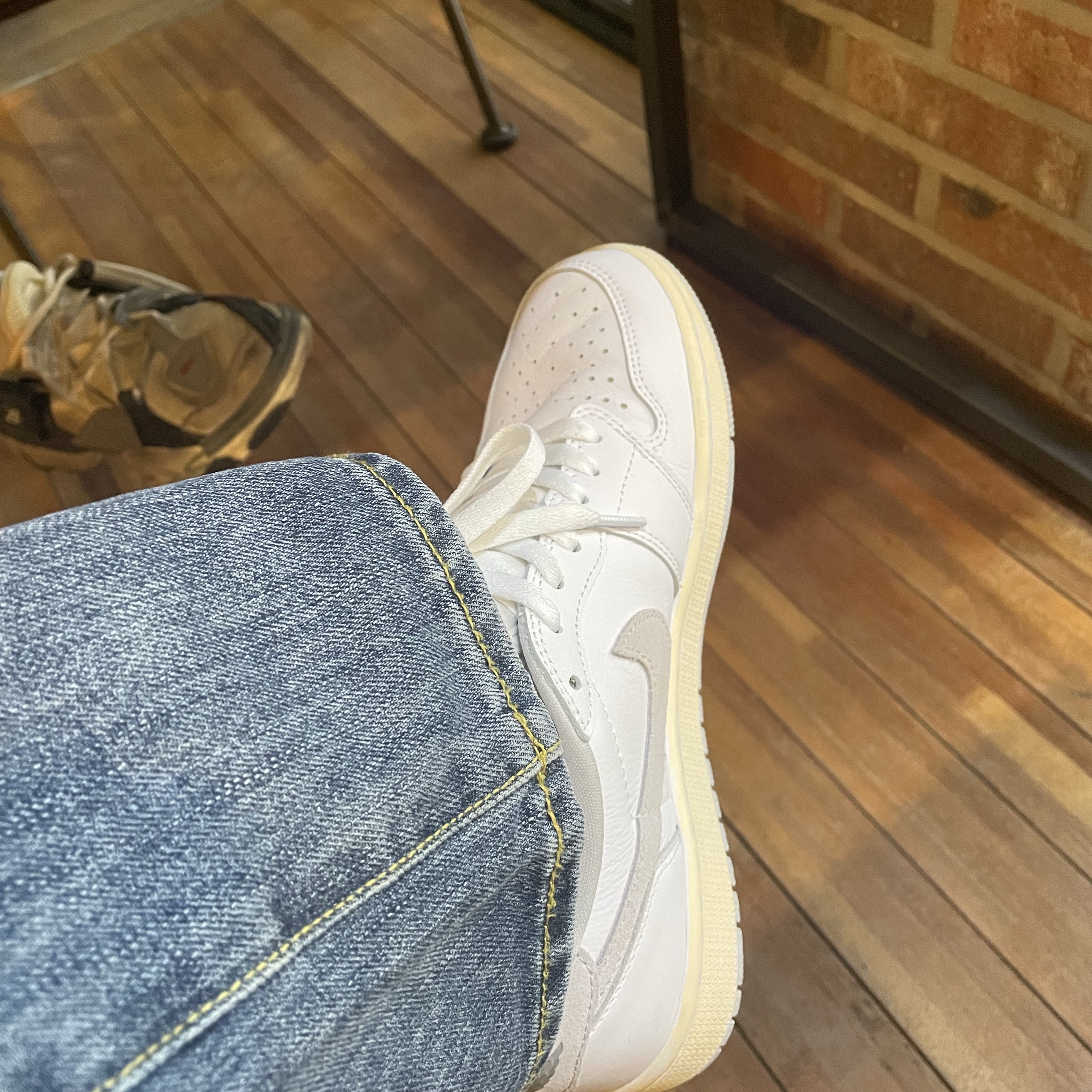 Jordan 1 Low OG Neutral Grey 착용 스타일
