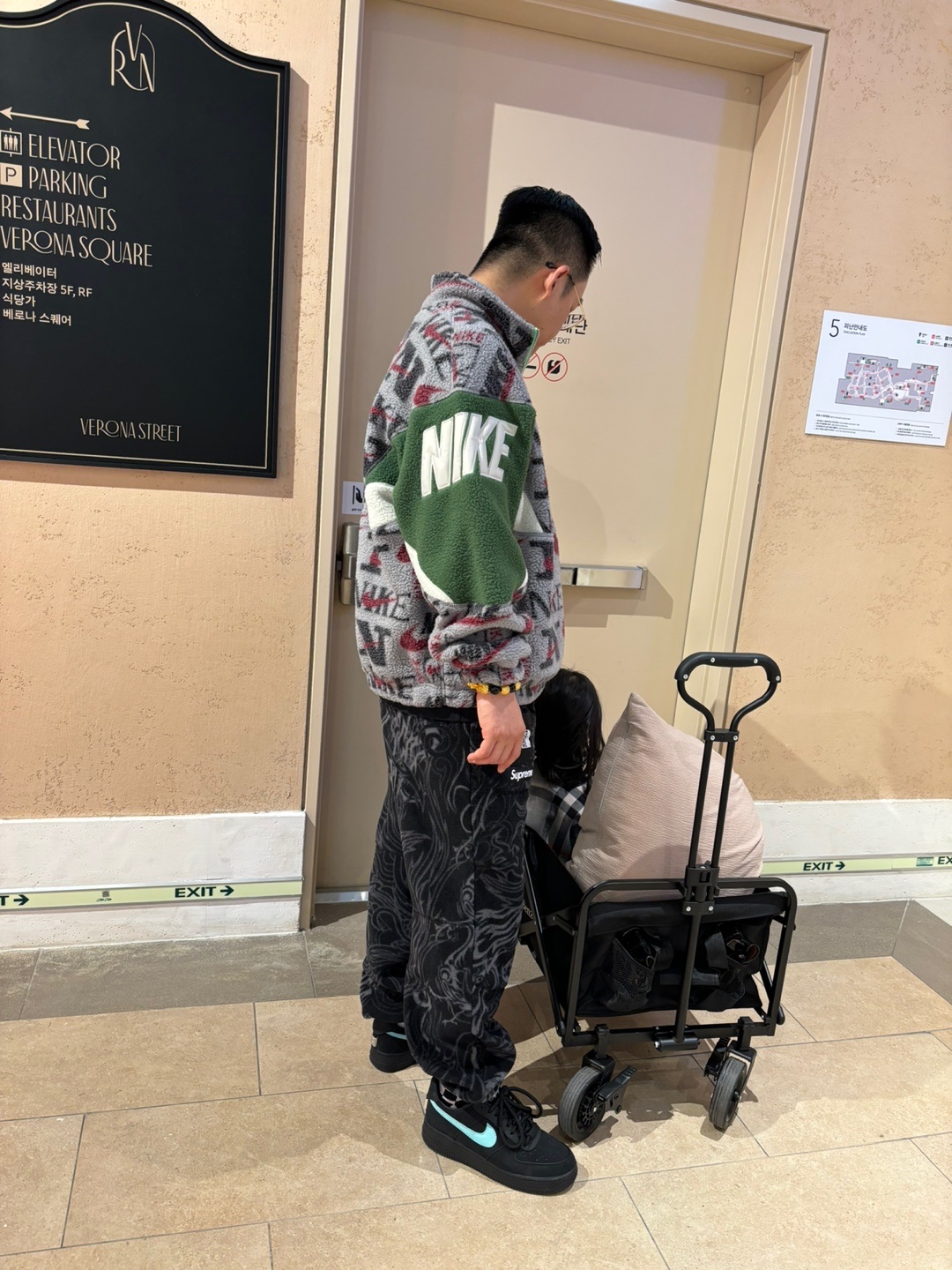 Nike x Tiffany & Co. Air Force 1 Low SP 1837, Supreme x The North Face Steep Tech Fleece Pants Black Dragon - 22FW 착용 스타일 - 2