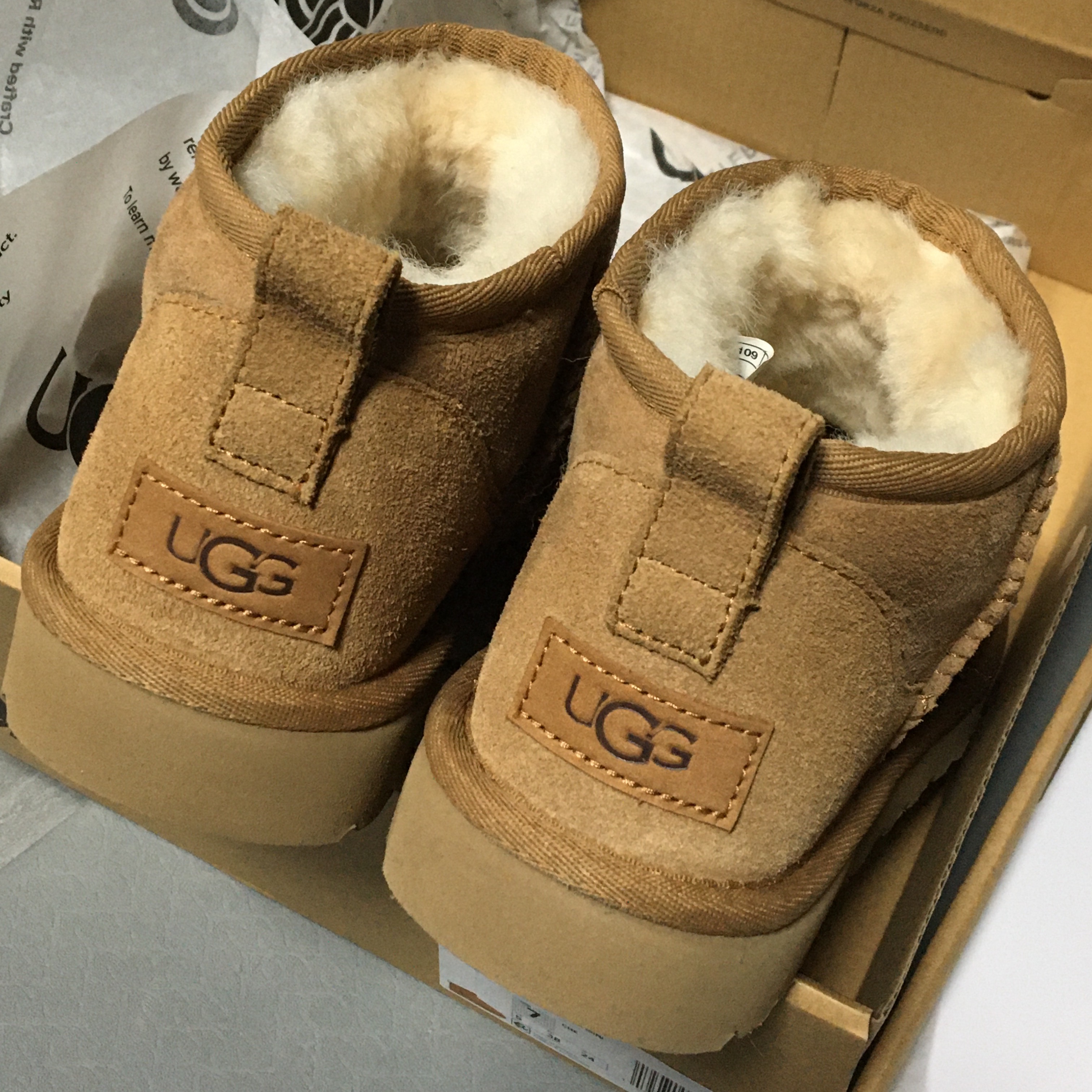 (W) UGG Classic Ultra Mini Boots Chestnut 착용 스타일