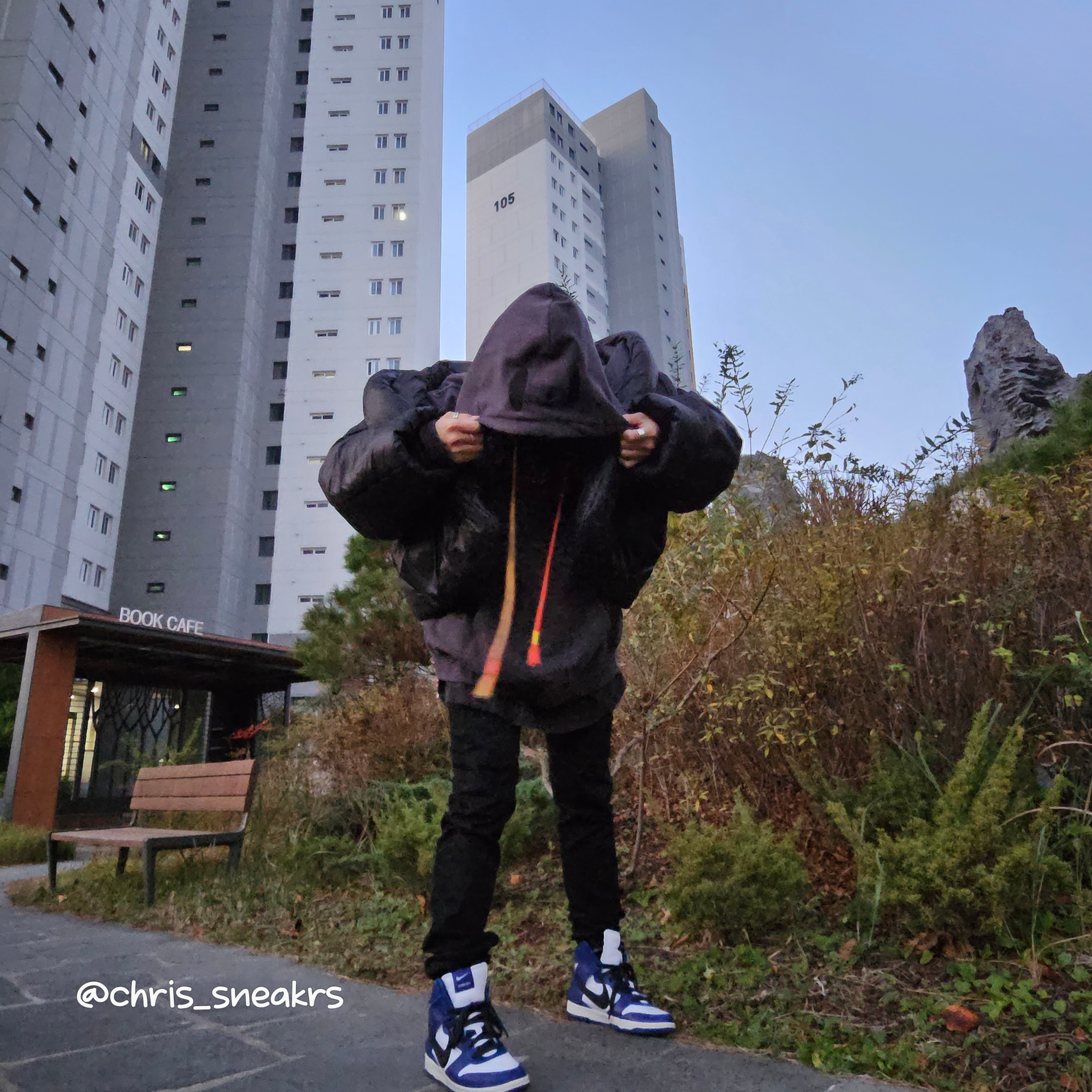 Yeezy Gap Engineered By Balenciaga Round Jacket 2 Black, Nike x Ambush Dunk High Deep Royal Blue 착용 스타일 - 5