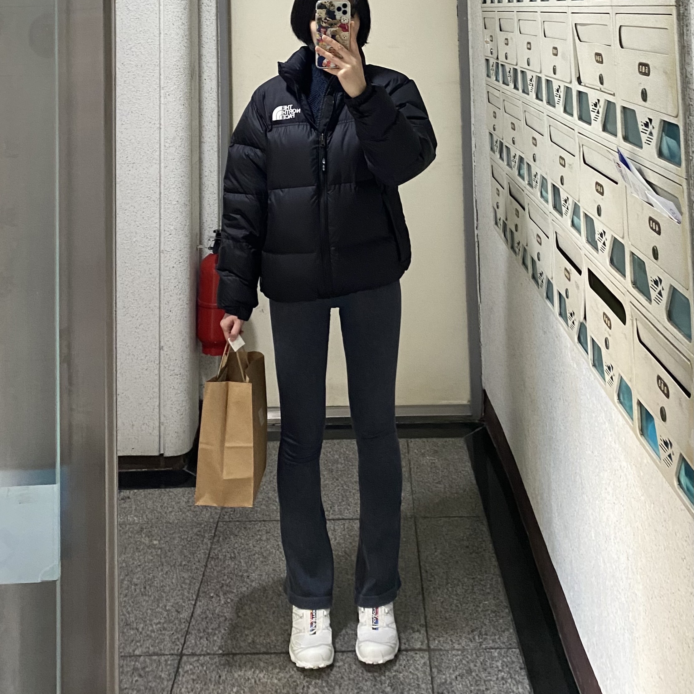 Salomon XT-6 ADV White, (W) The North Face 1996 Eco Nuptse Jacket Black 착용 스타일