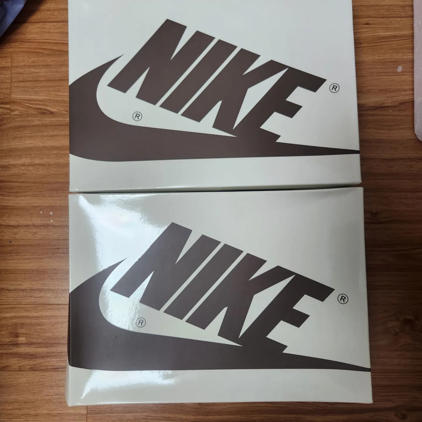 Jordan 1 x Travis Scott Retro Low OG SP Sail and Ridgerock 착용 스타일 - 1