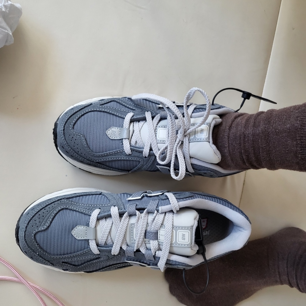 New Balance 1906R Titanium Grey Matter 착용 스타일 - 2