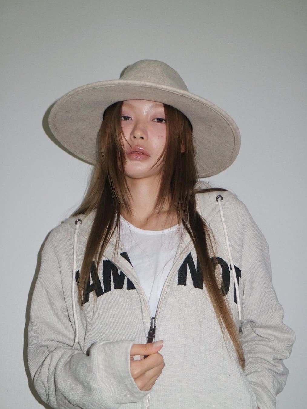 Safarispot Not Army Reversible Hoodie Zipup Cream, Safarispot Not Army Reversible Hoodie Zipup Olive 착용 스타일 - 1