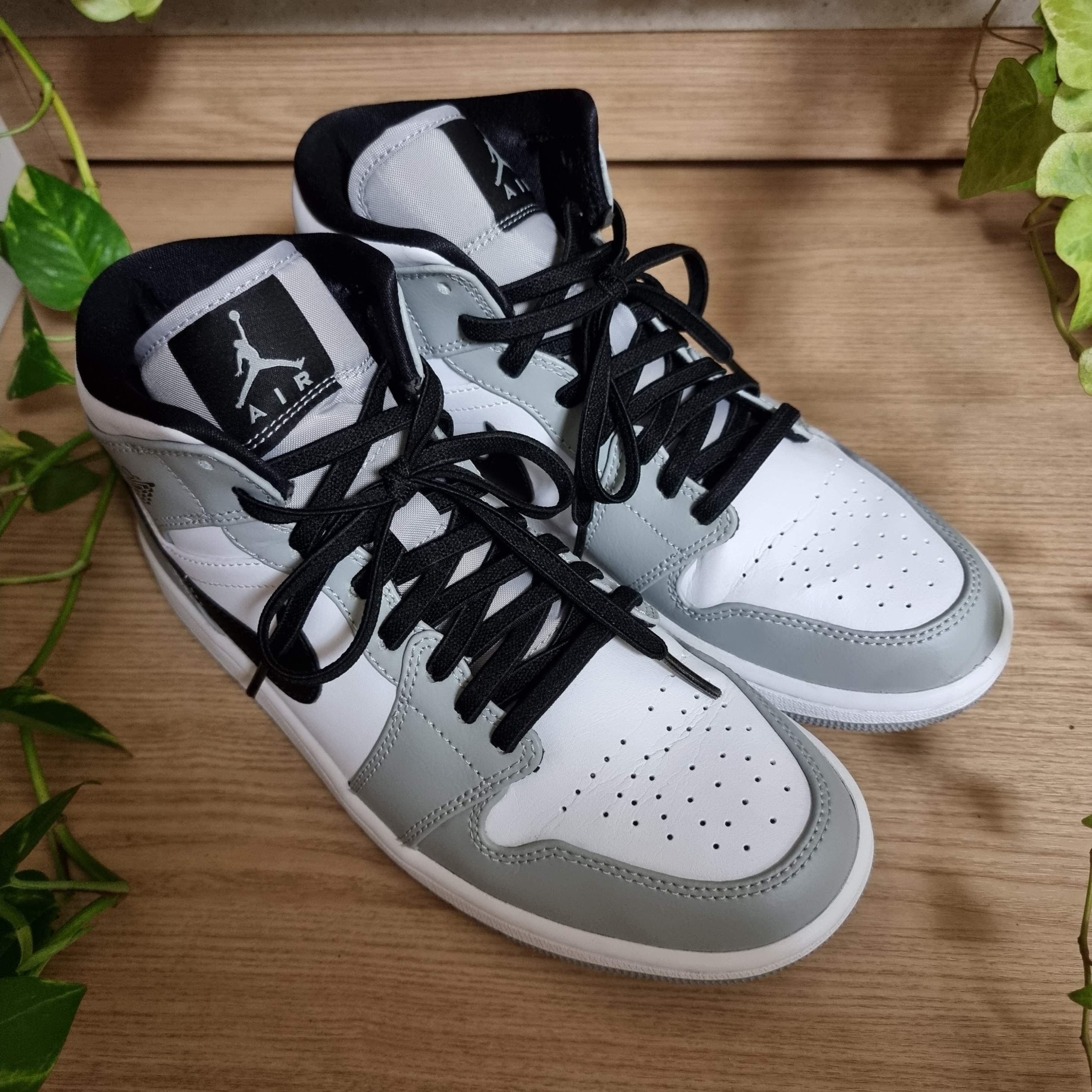 Jordan 1 Mid Light Smoke Grey 착용 스타일