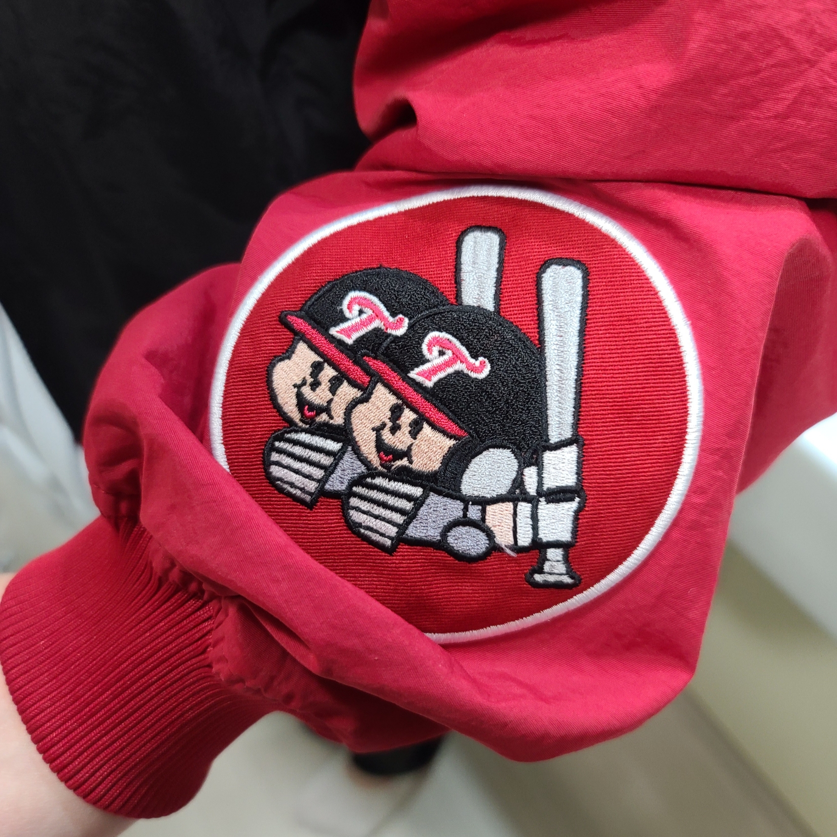 BDNS x LG TWINS Dugout Jacket Red 착용 스타일 - 2