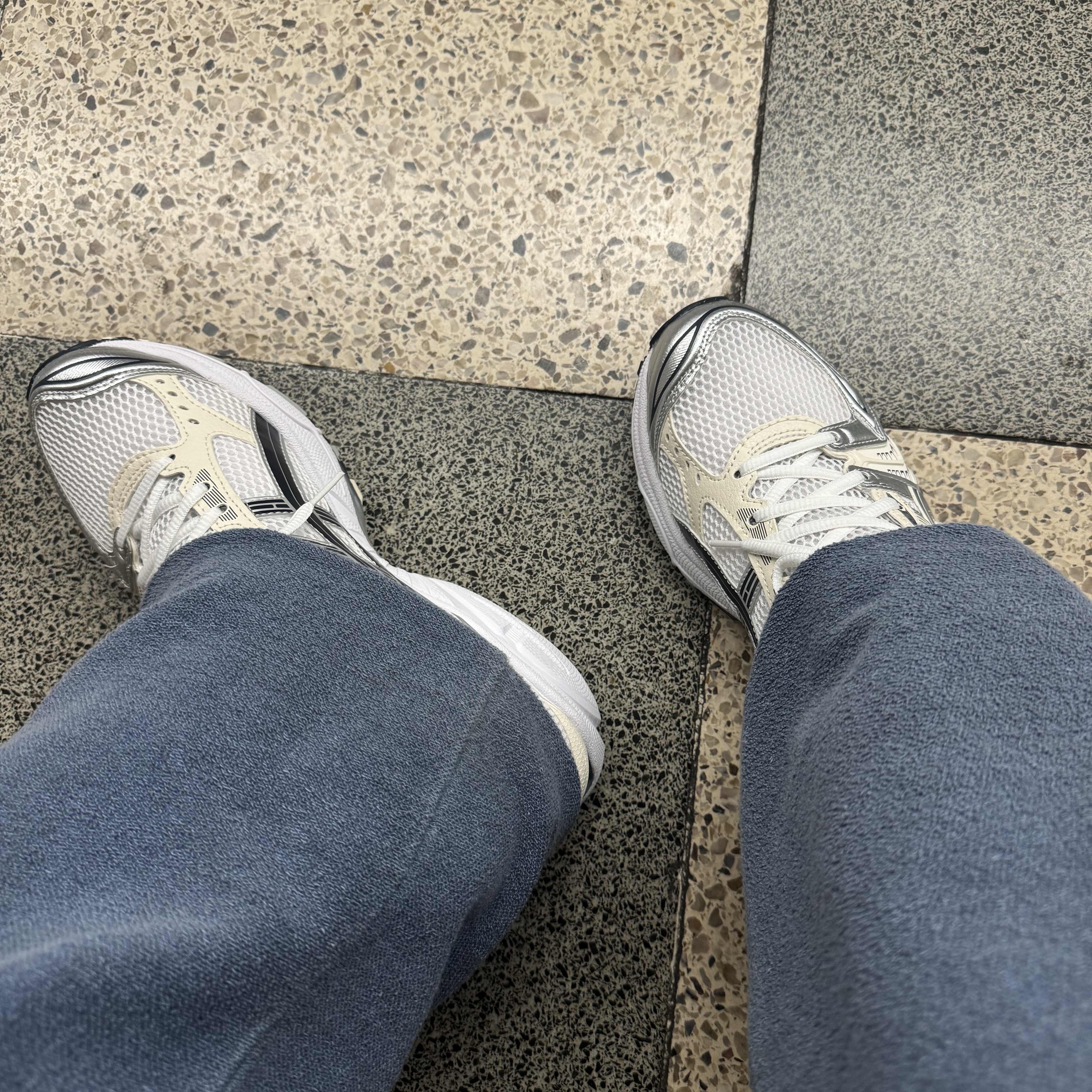 (W) Asics Gel-Kayano 14 White Midnight 착용 스타일 - 2