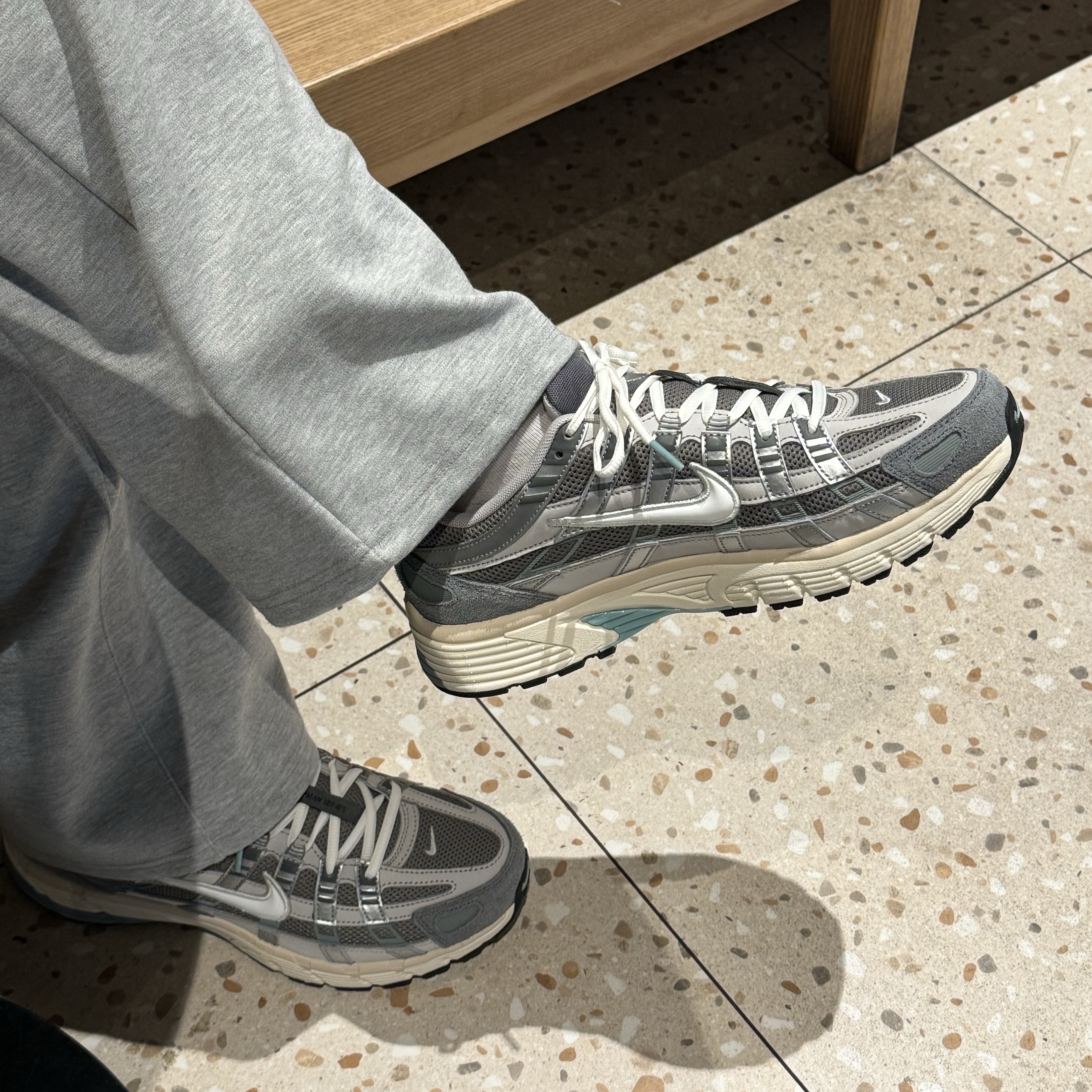 Nike P-6000 Flat Pewter Light Iron Ore 착용 스타일