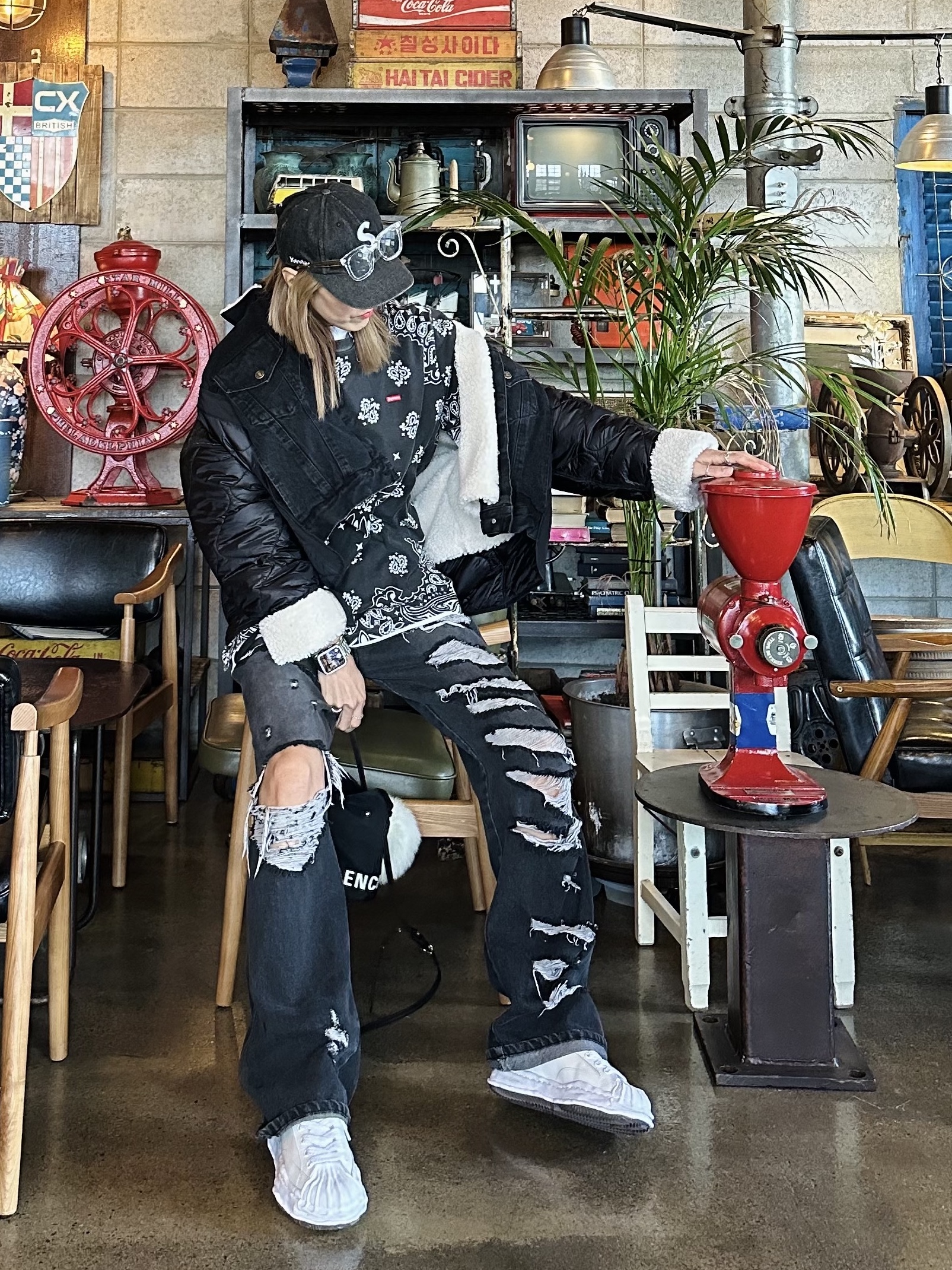 Maison Mihara Yasuhiro Blakey OG Sole Leather Low-top Sneakers White, Supreme Small Box T-Shirt Black Bandana - 21SS 착용 스타일 - 3