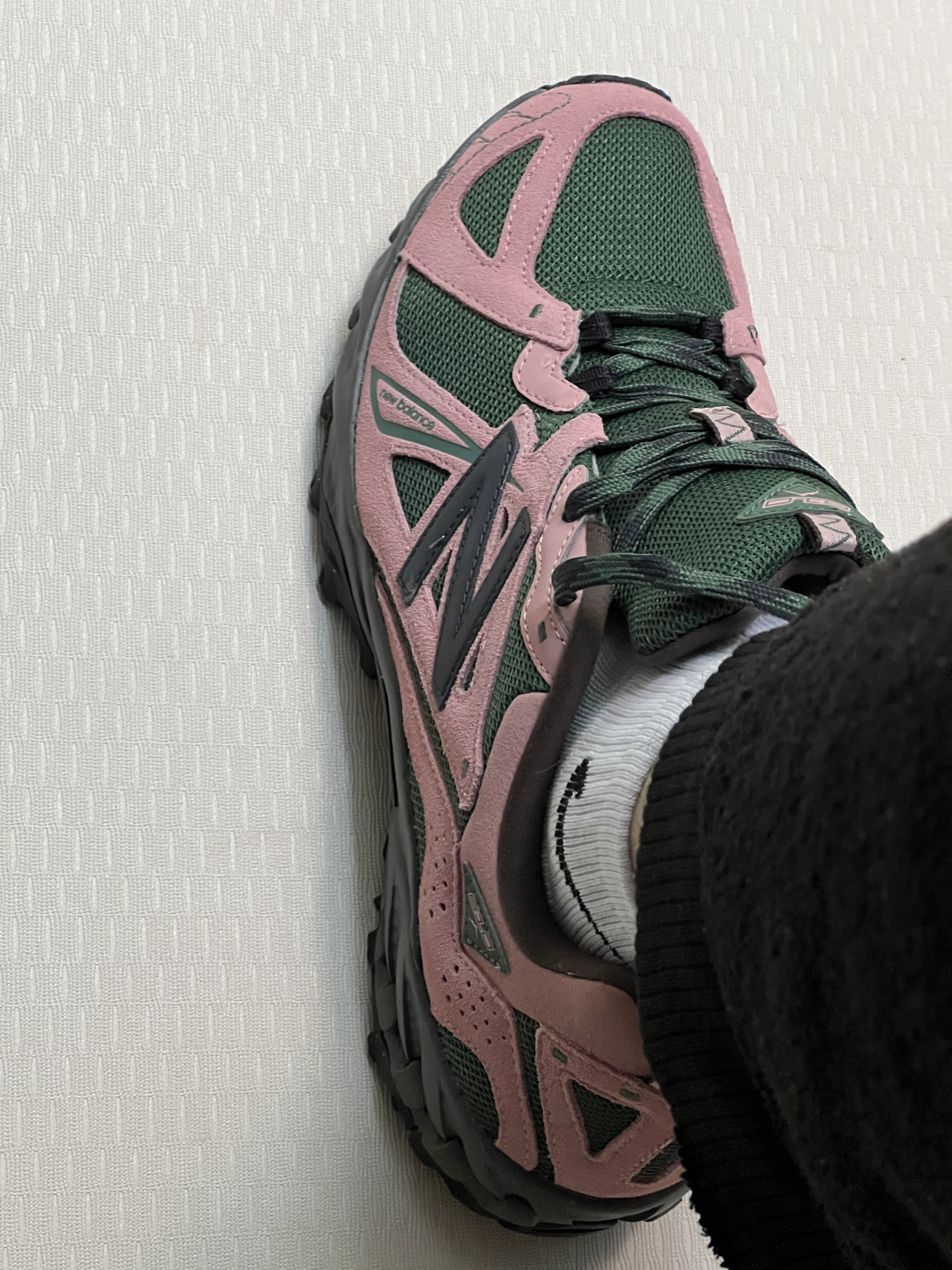 New Balance ML610T Pink Moon - D Standard 착용 스타일
