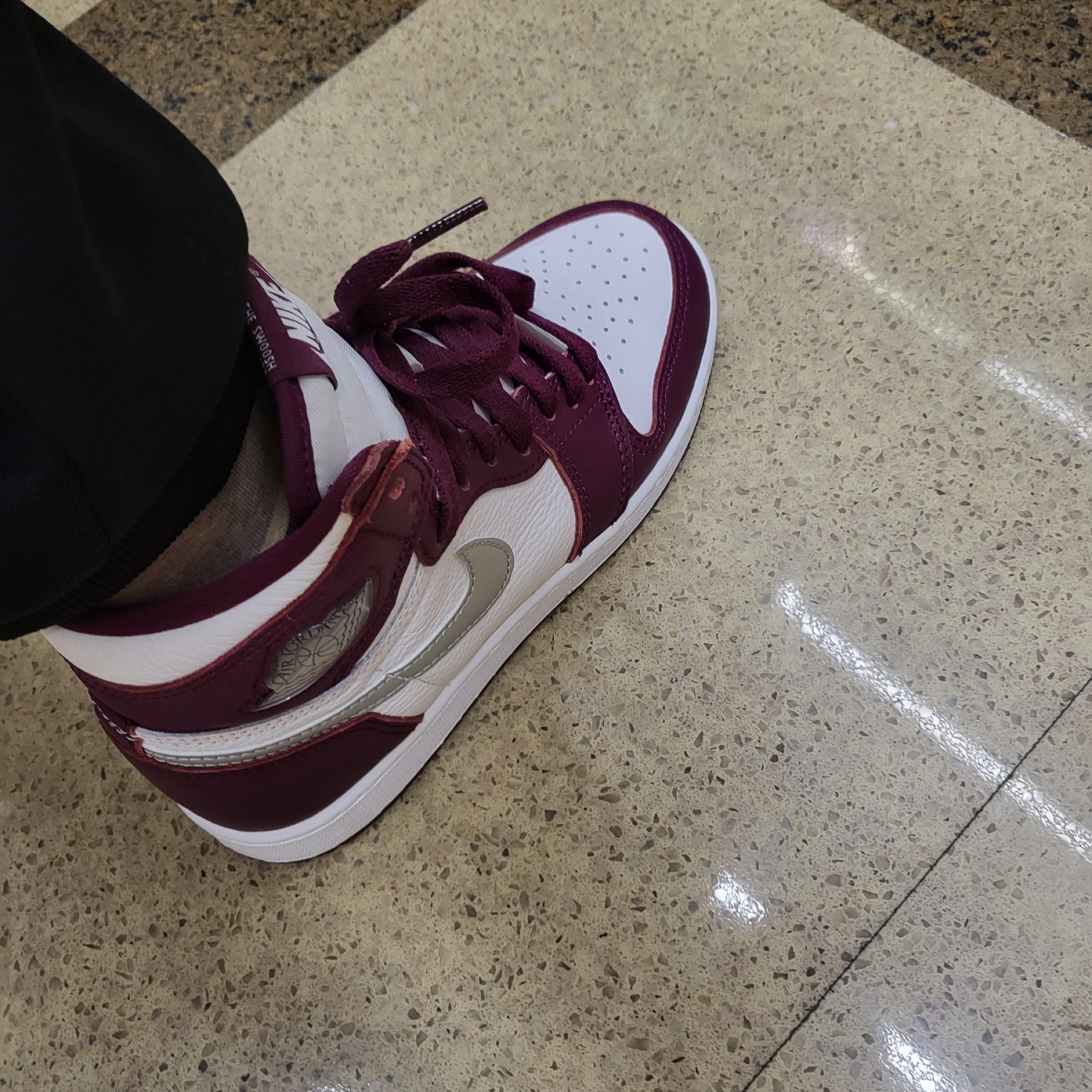 (GS) Jordan 1 Retro High OG Bordeaux 착용 스타일 - 2